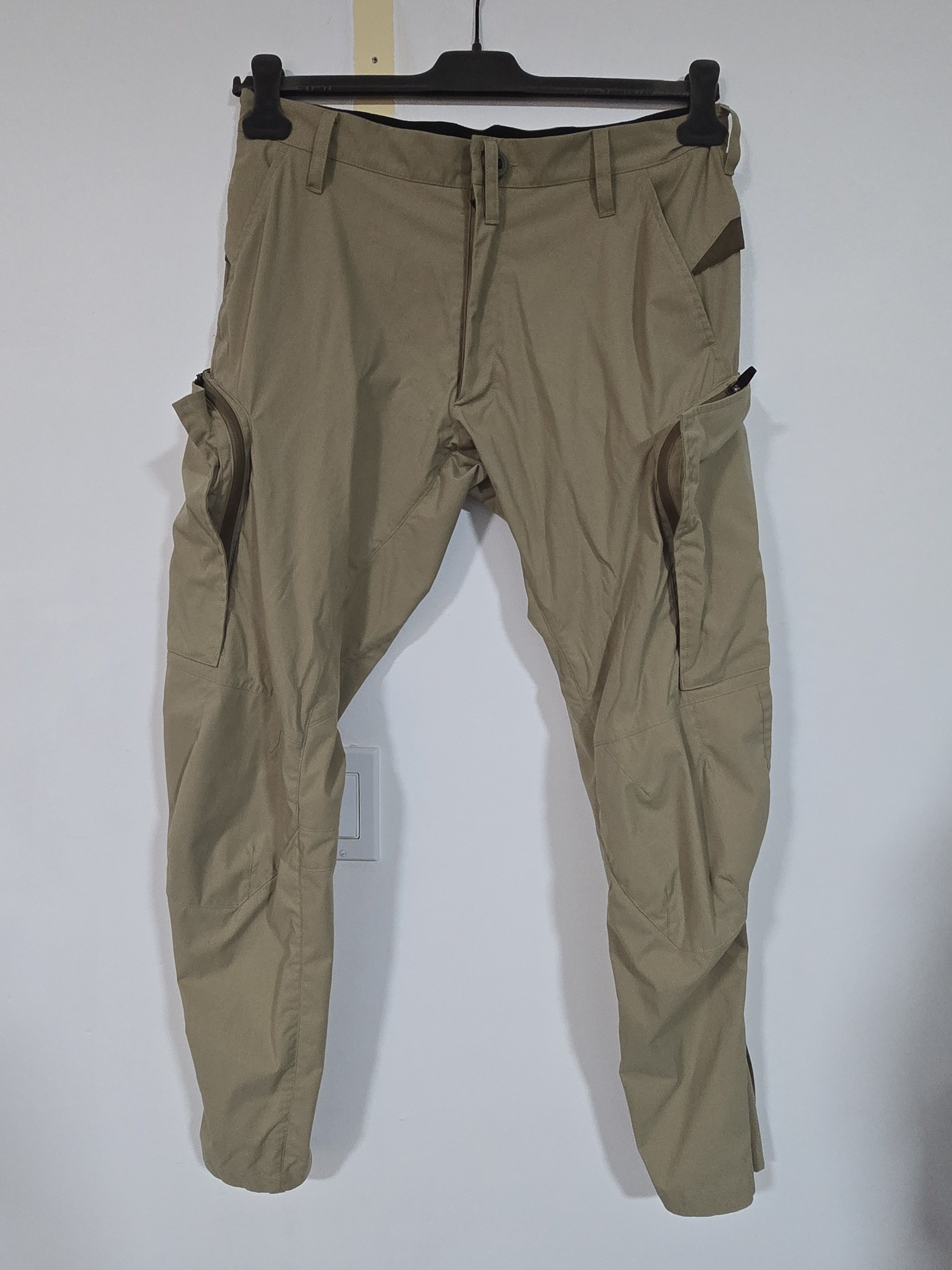 Acronym Acronym P10A-E Small Size US 30 / EU 46 - 1 Thumbnail