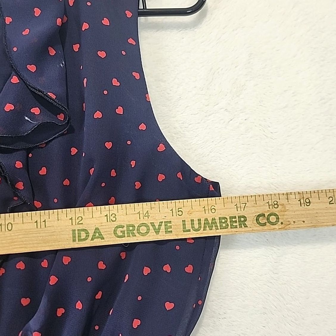 Forever 21 FOREVER 21 Contemporary Navy Blue Heart Print Mini Dress S Women's Sleeveless V-Neck Button Front Casual Petite - Not applicable Size S / US 4 / IT 40 - 6 Thumbnail