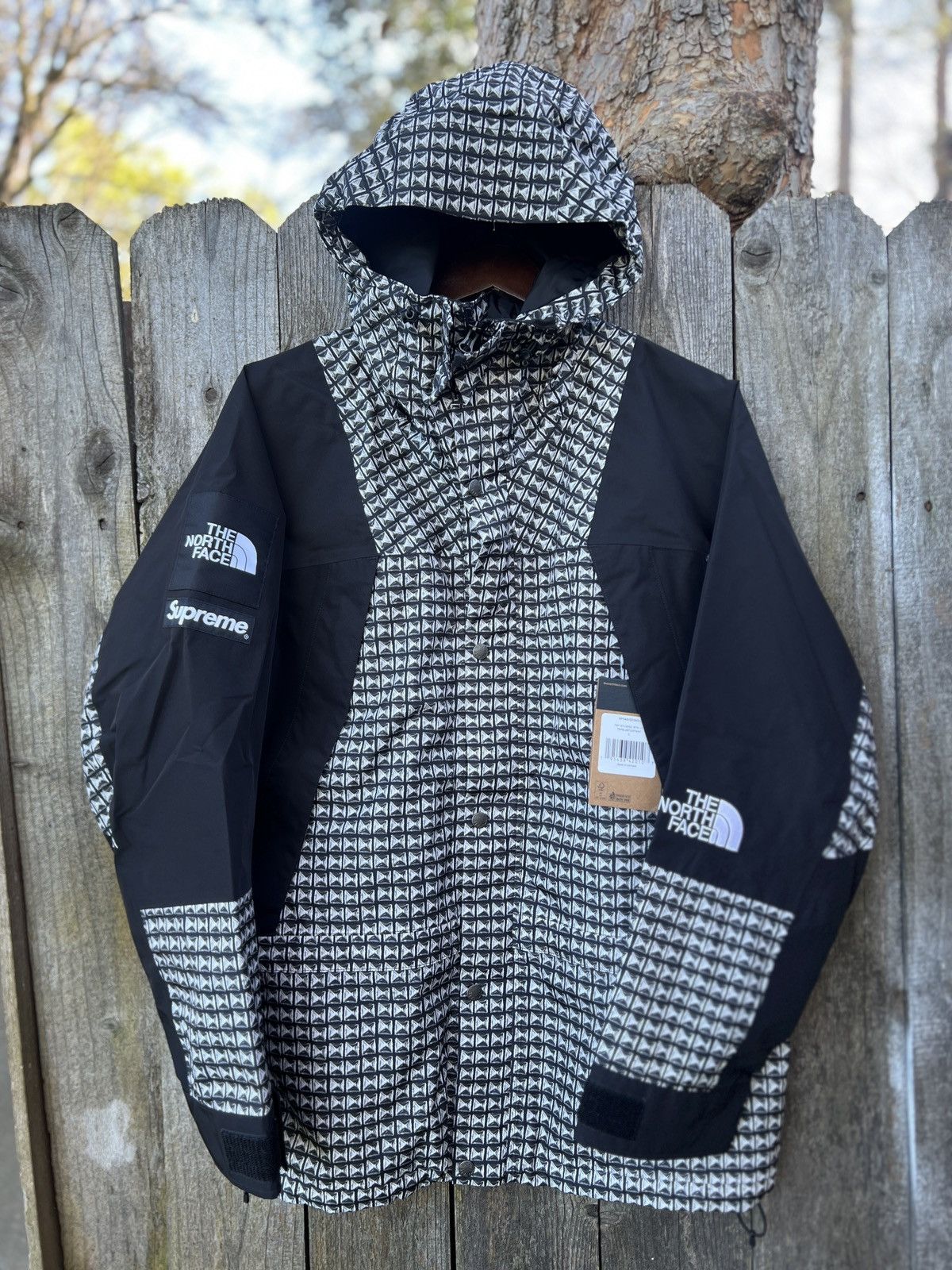Supreme × The North Face Supreme X The North Face Studded Mountain Light Jacket NWT Size US L / EU 52-54 / 3 - 1 Thumbnail