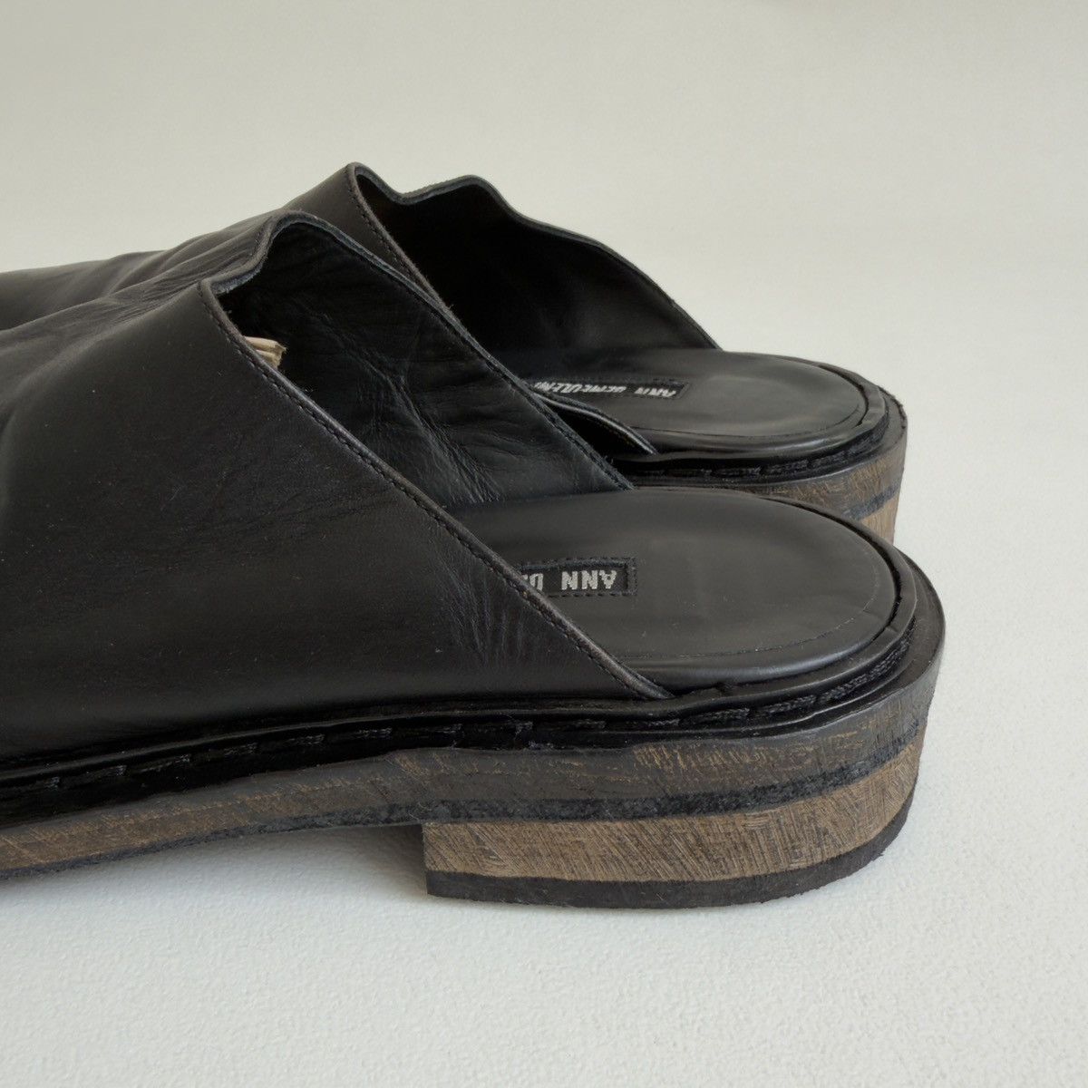 Ann Demeulemeester Early 2010s Black ‘Distressed Leather’ Mules Size US 8 / IT 38 - 4 Thumbnail