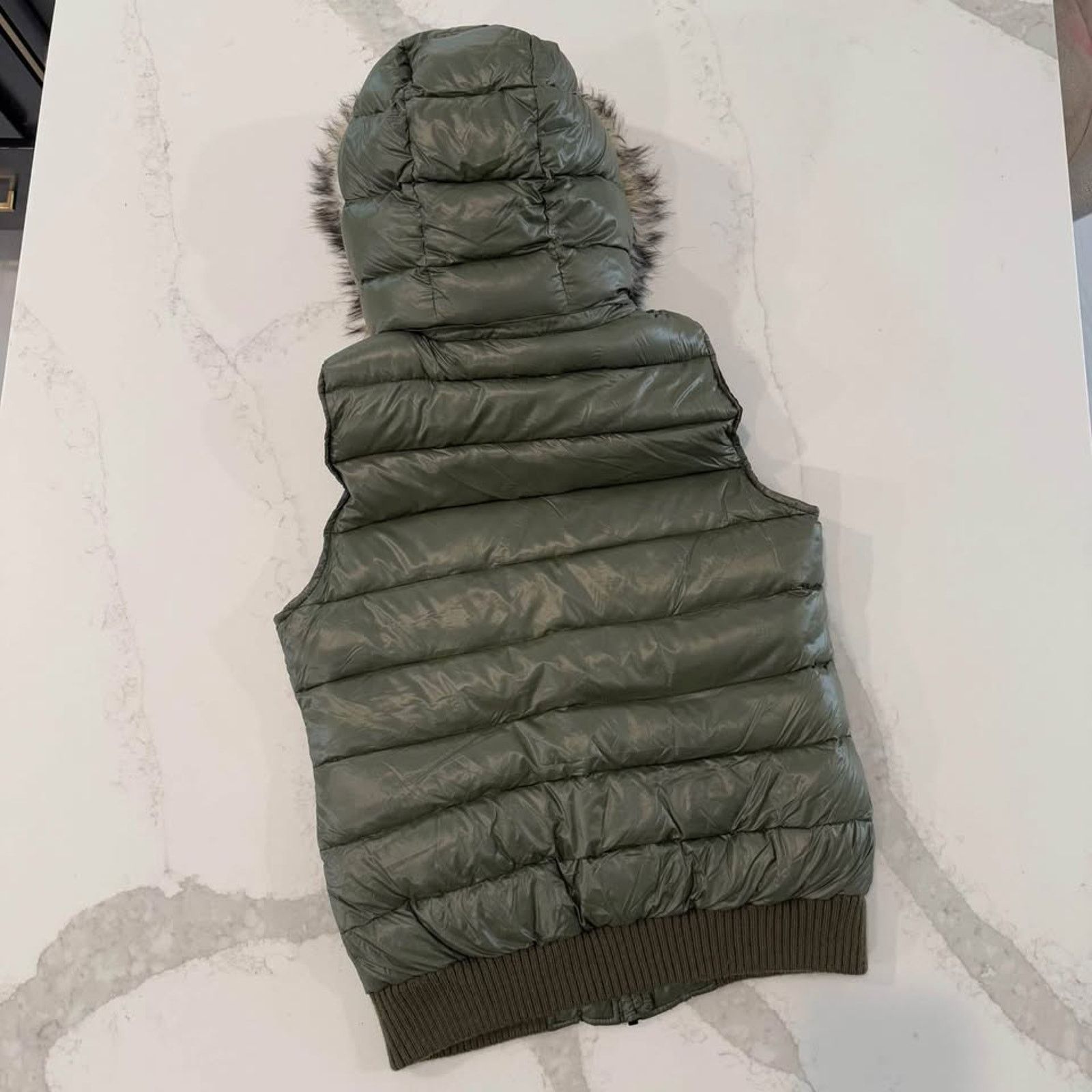 American Eagle Outfitters American Eagle Down Puffer Vest Faux Fur Women's Medium Size M / US 6-8 / IT 42-44 - 7 Thumbnail