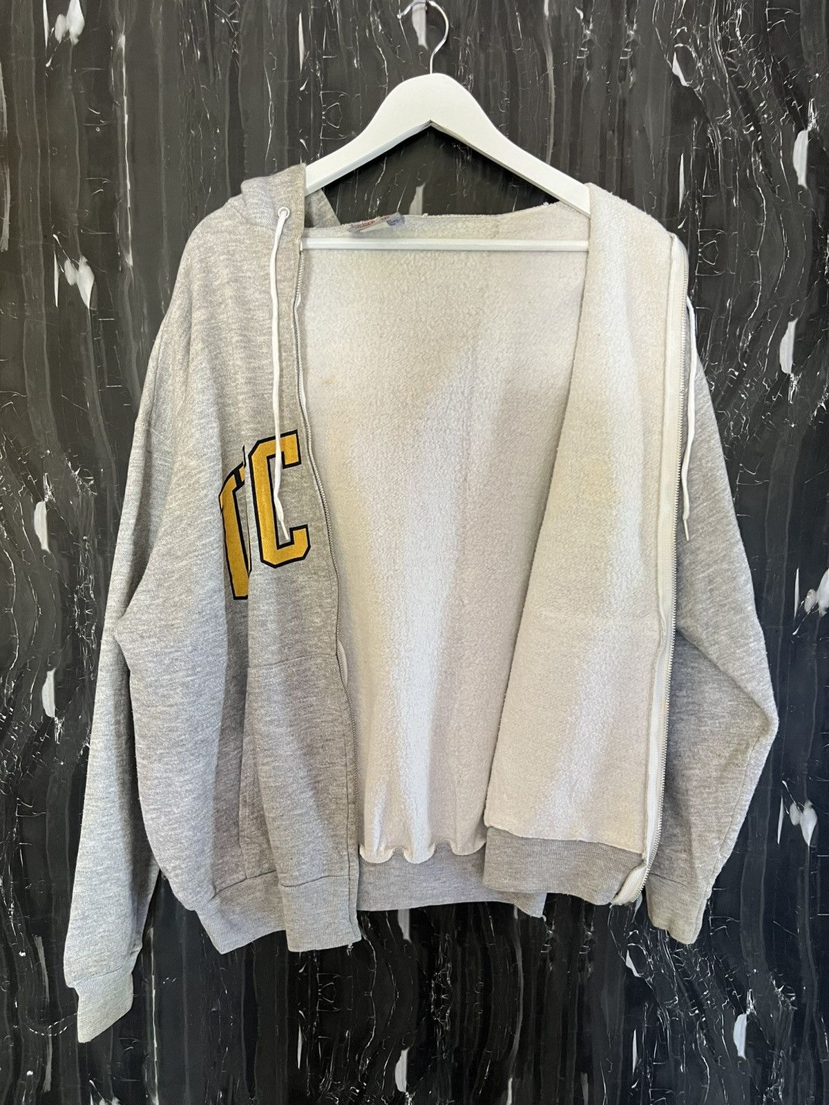 Japanese Brand VINTAGE UCLA HOODIE Size US XL / EU 56 / 4 - 3 Thumbnail