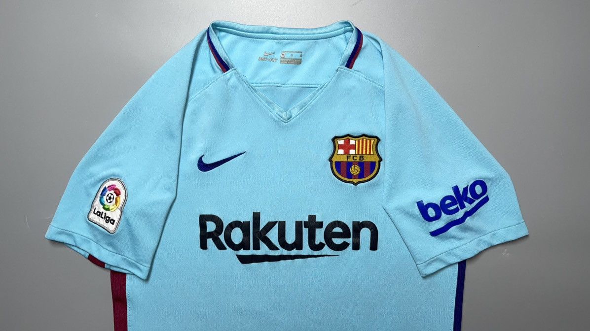 Nike BARCELONA NIKE 2017/2018 FOOTBALL AWAY JERSEY #10 MESSI Size US M / EU 48-50 / 2 - 3 Thumbnail