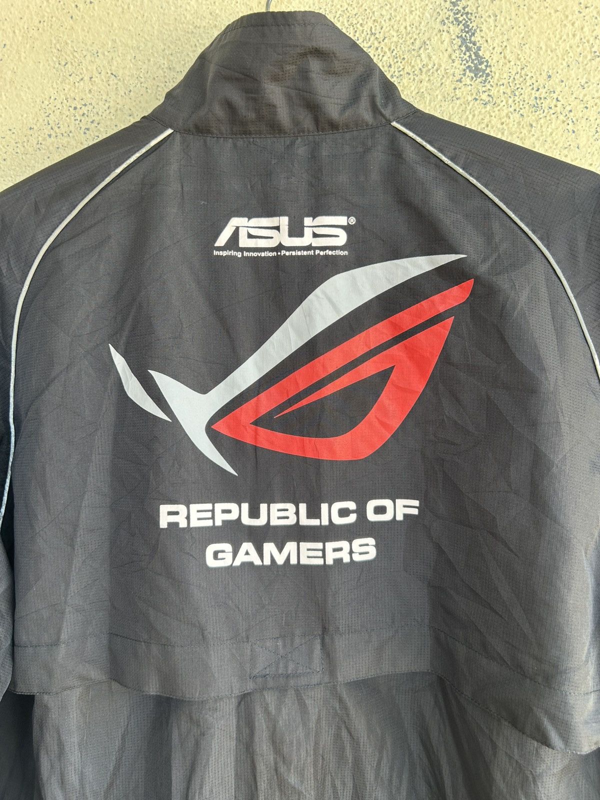 Other ASUS ROG REPUBLIC OF GAMERS SINGLE LAYER WINDBREAKER Size US M / EU 48-50 / 2 - 4 Thumbnail