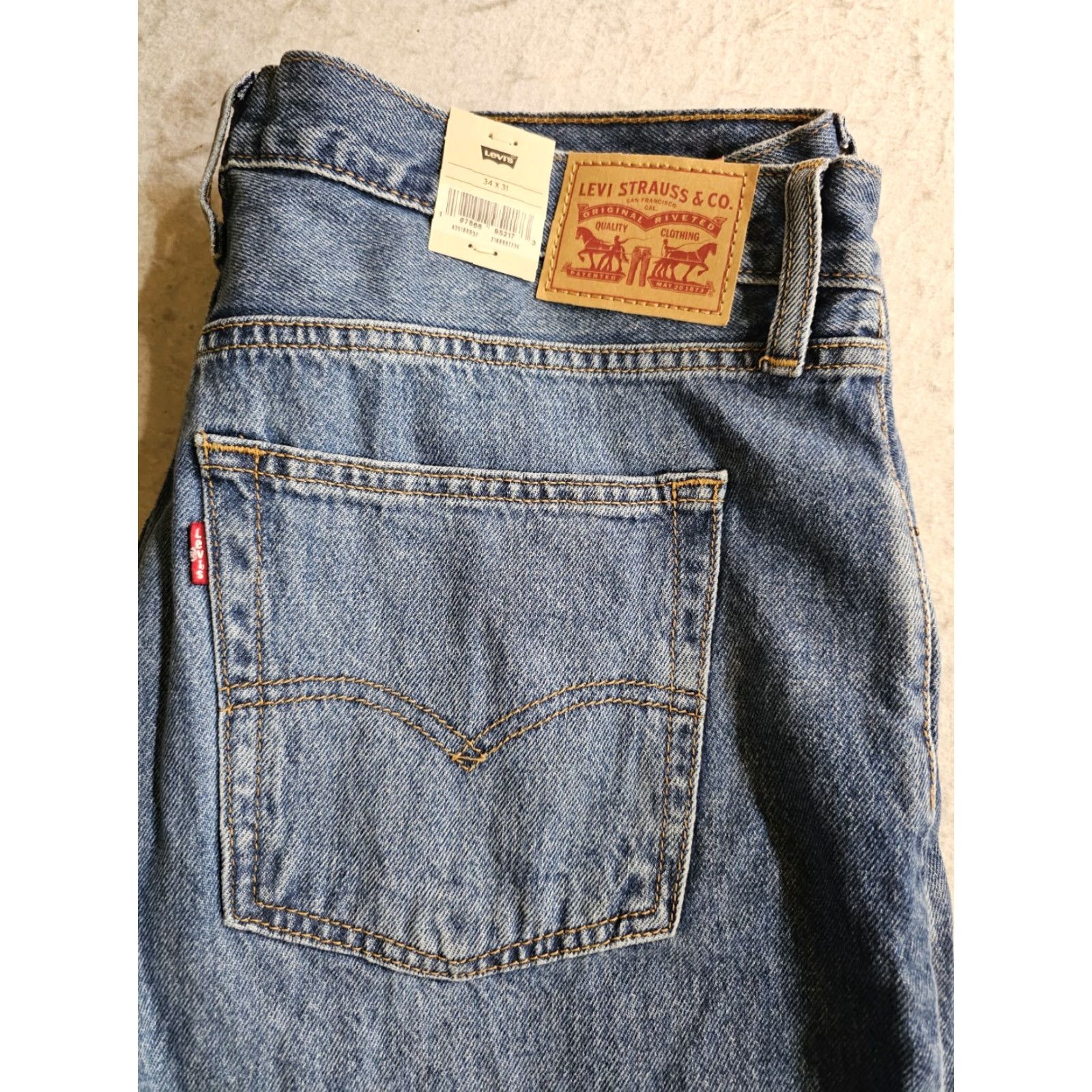 Levi's VINTAGE NWT Levi's 94 Baggy Straight Leg Mid Rise Women's 34x31 Jeans Size ONE SIZE - 2 Thumbnail