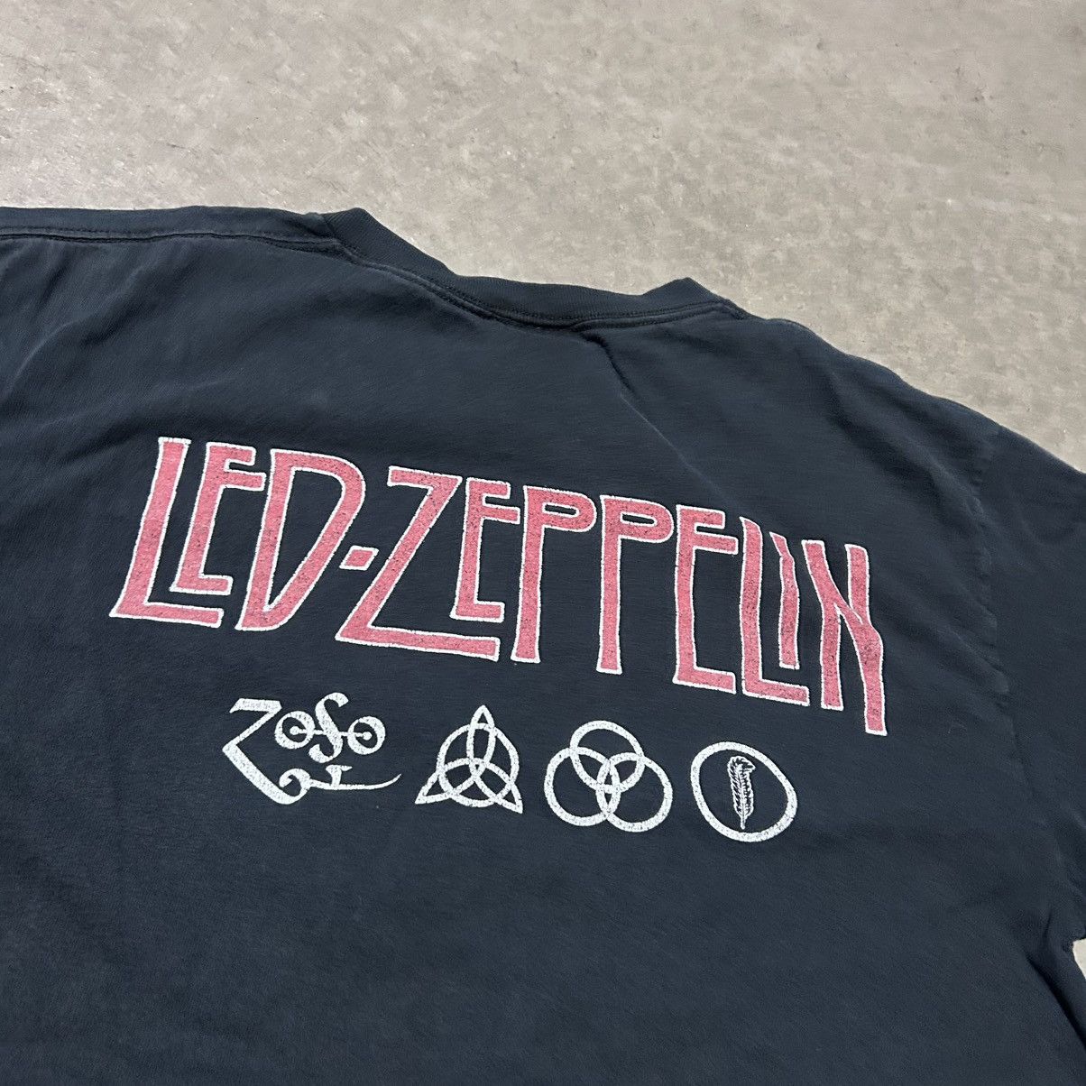 Band Tees Vintage 90s Y2K Led Zeppelin Black Band Tee Shirt Size US L / EU 52-54 / 3 - 7 Thumbnail