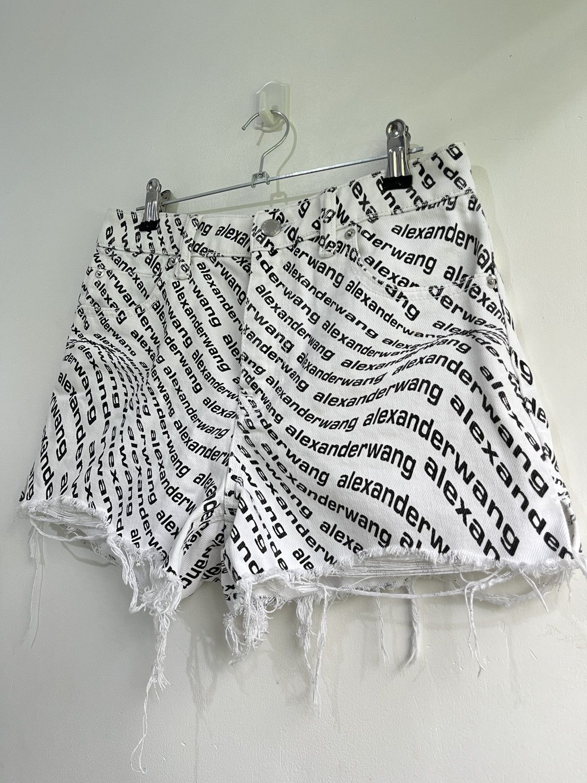 Alexander Wang Alexander Wang White Wave Logo Bite Shorts Size 26" / US 2 / IT 38 - 4 Thumbnail