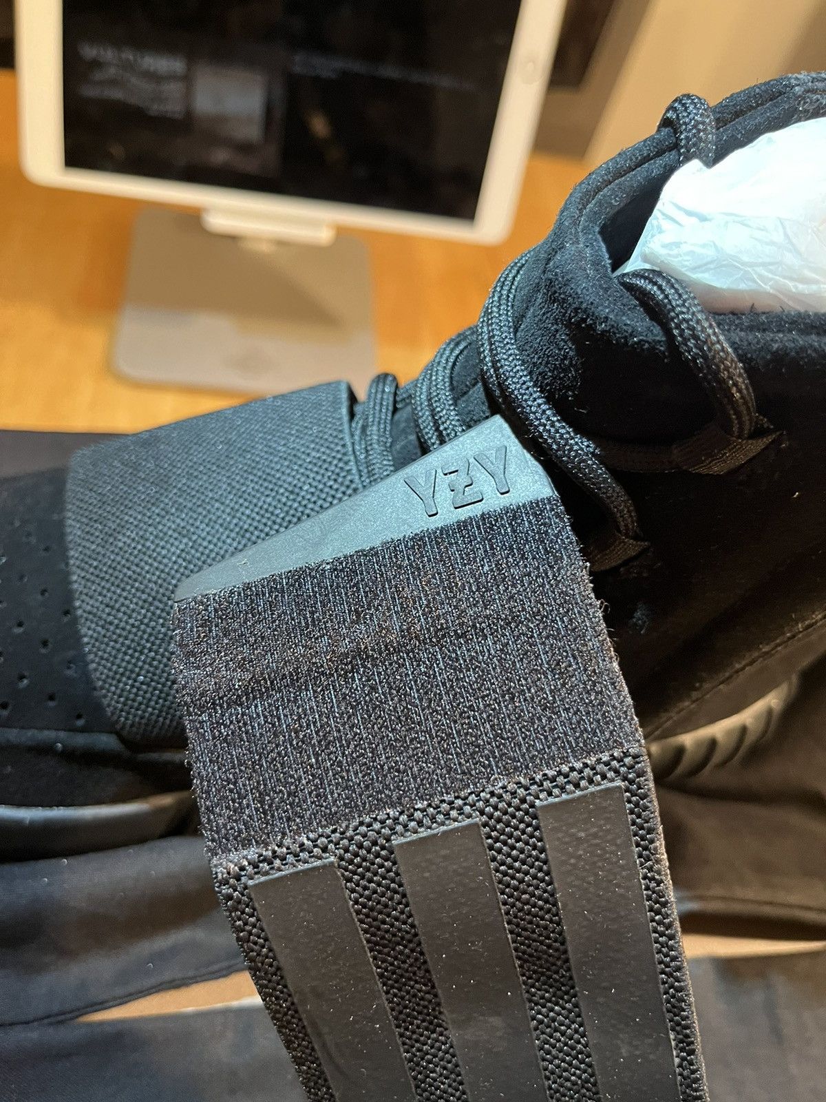 Adidas × Kanye West Yeezy 750 Size US 7 / EU 40 - 6 Thumbnail