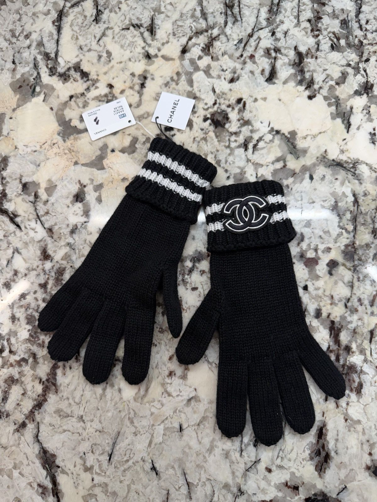 Chanel Chanel Gloves Black White Size ONE SIZE - 1 Thumbnail