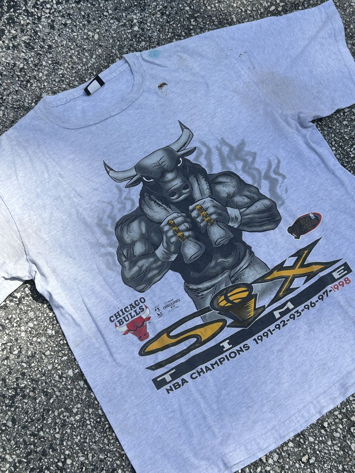Changes Changes Chicago Bulls T shirt size-XL Size US XL / EU 56 / 4 - 1 Thumbnail