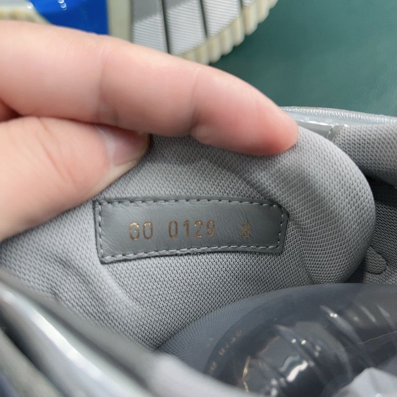 Louis Vuitton Louis Vuitton Silver Zig Zag Casual Sneakers for Men - Size US 8.5 / EU 41-42 - 8 Thumbnail