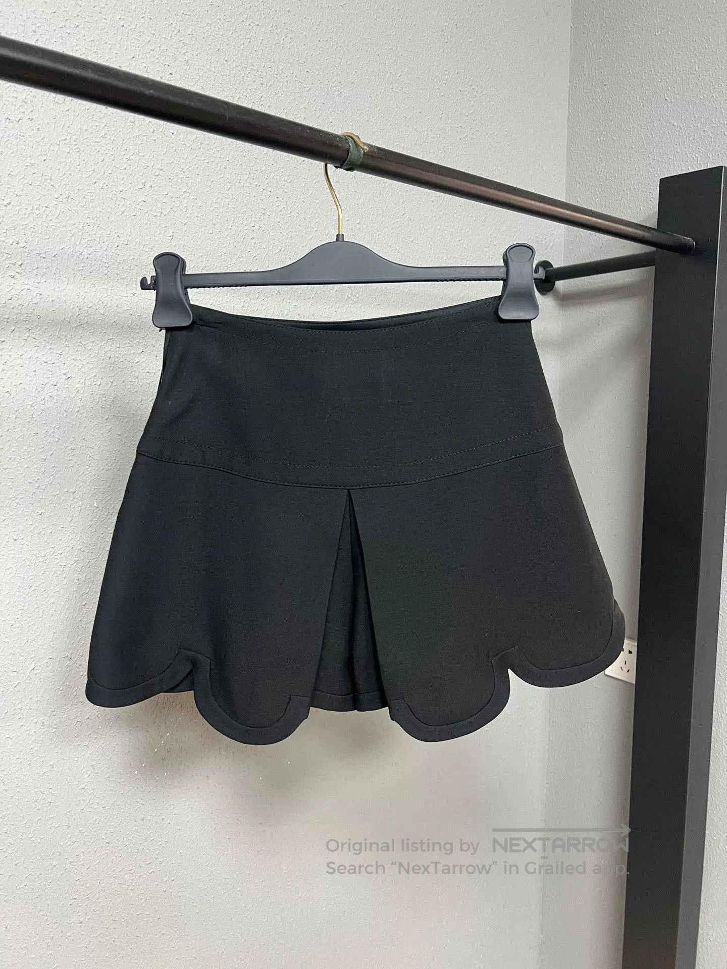Valentino Valentino Black Short Skirt. Size 37" - 2 Thumbnail