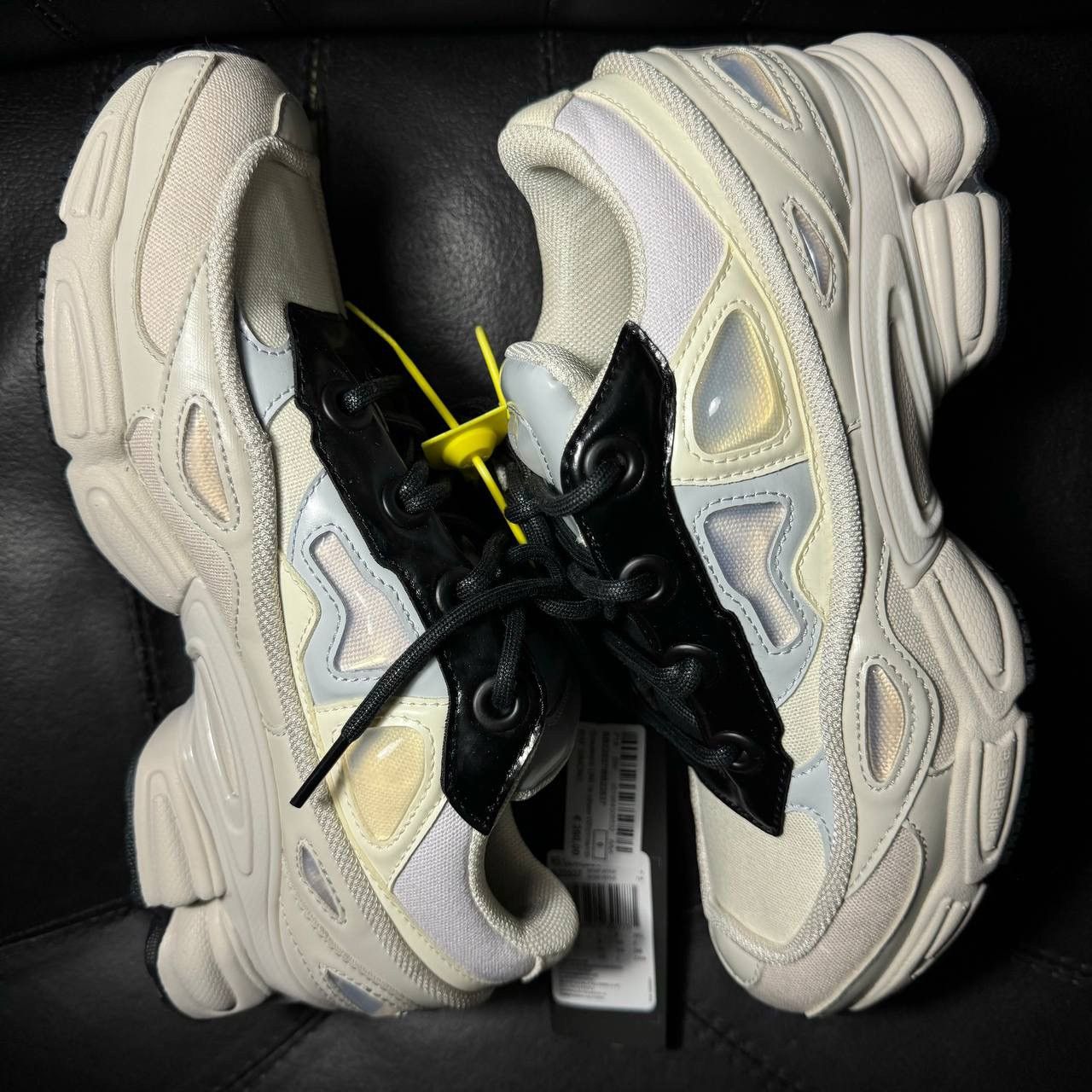 Adidas × Raf Simons Adidas Raf Simons Ozweego Cream Size US 6.5 / EU 39-40 - 4 Thumbnail