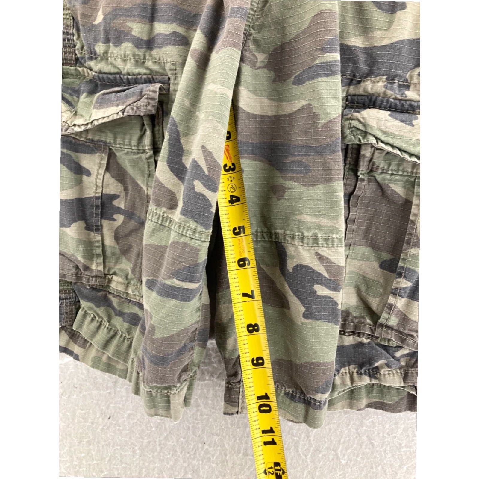 American Eagle Outfitters American Eagle Outfitters Cargo Shorts Men's 26 Multicolor Camouflage Cotton Blend Size US 26 / EU 42 - 4 Thumbnail