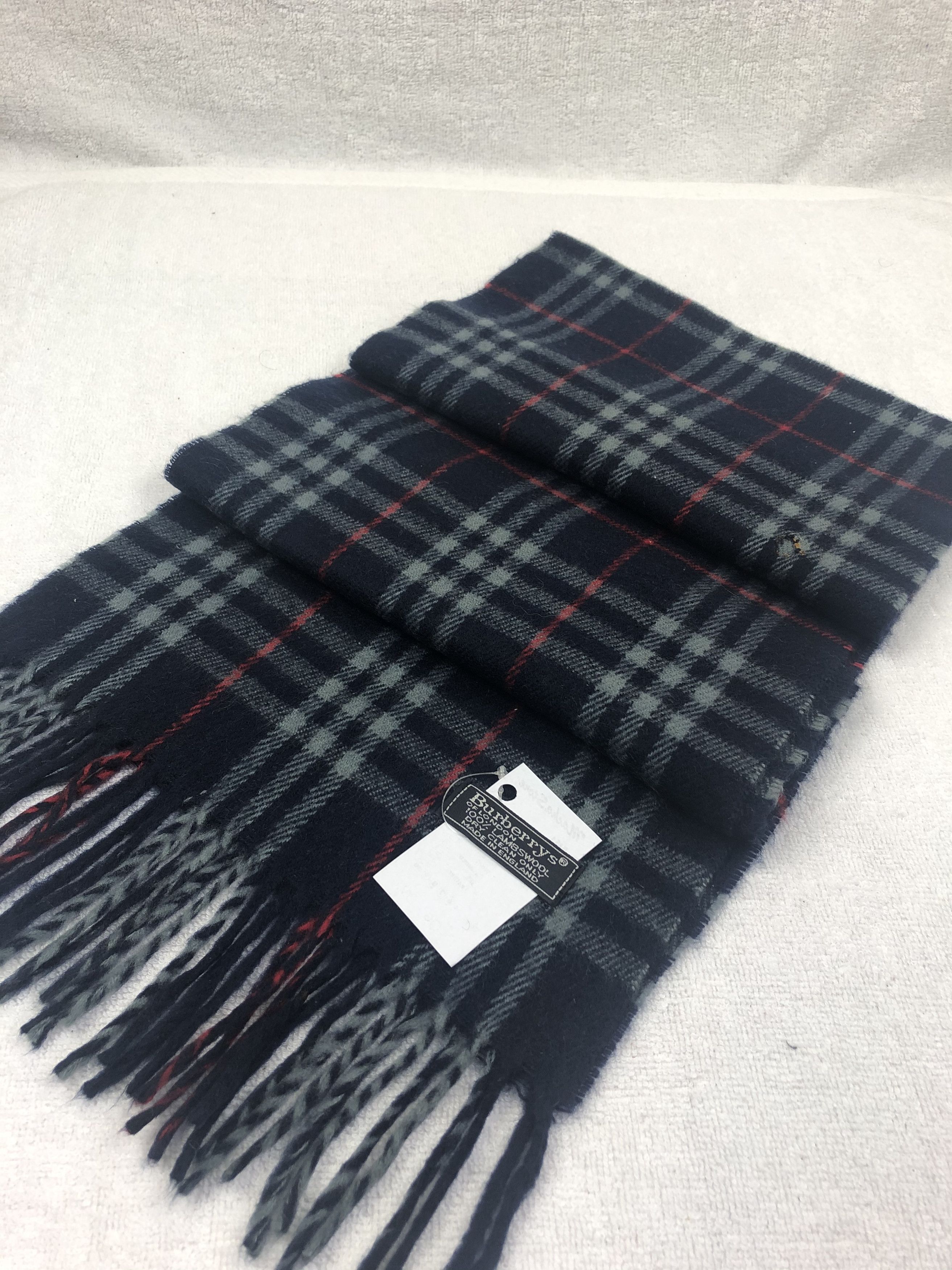 Burberry Burberrys Scarf / Muffler / Neckwear Size ONE SIZE - 2 Thumbnail