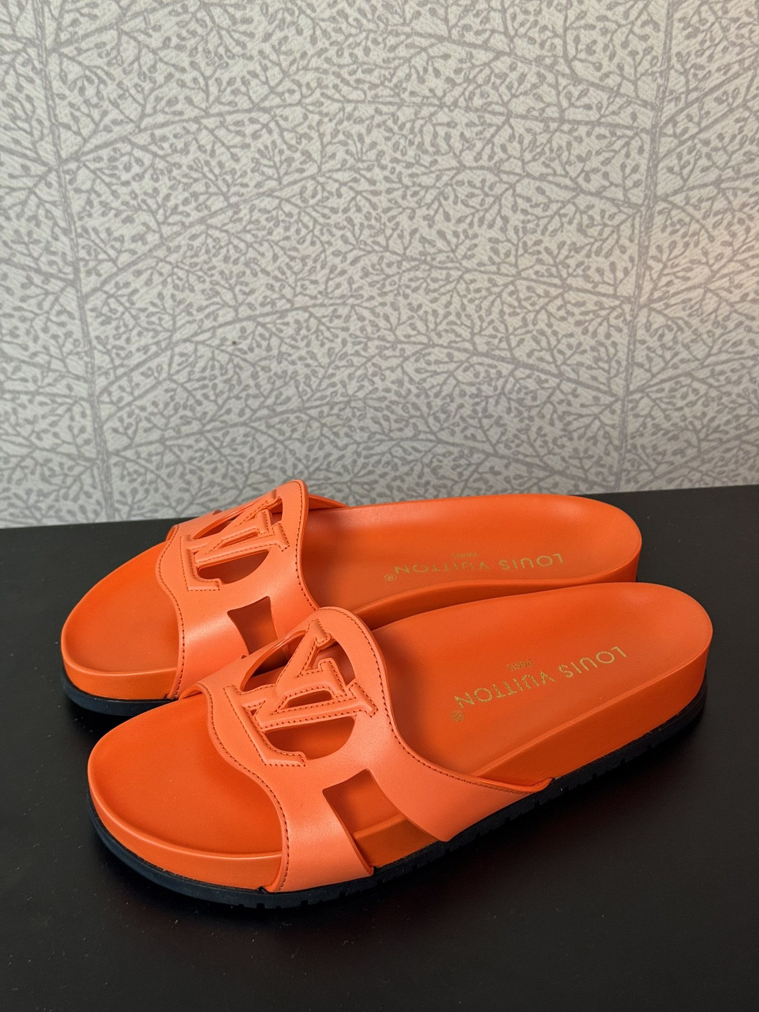 Louis Vuitton LV ISOLA FLAT COMFORT MULE 1ACMN5 EU 36 / USA 6 Size US 6 / IT 36 - 3 Thumbnail