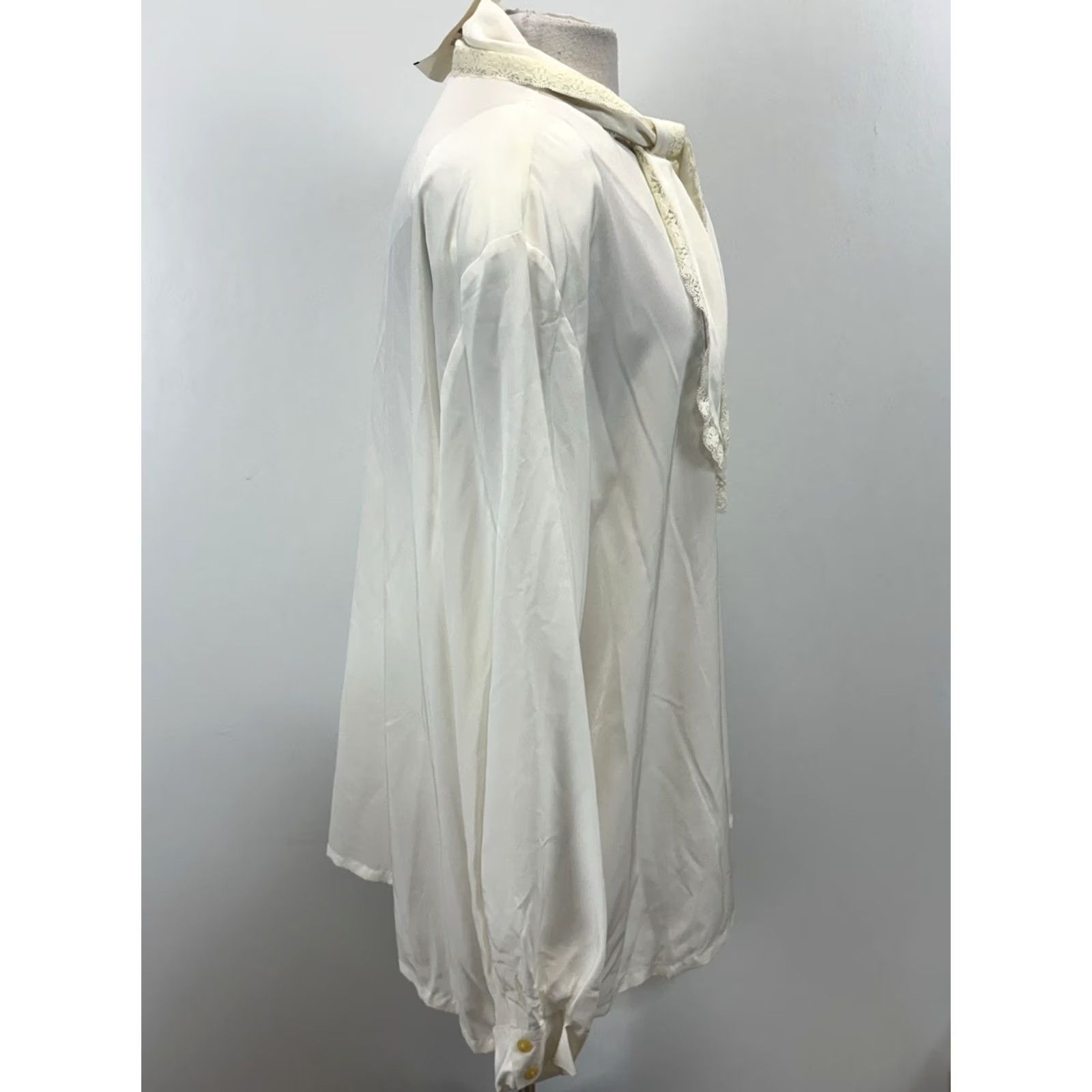 Pendleton VINTAGE Pendleton Blouse Shirt Women’s 24W Plus White Button-Up Tie Neck Career Women XS? No Size 4XL / US 24-26 - 4 Thumbnail