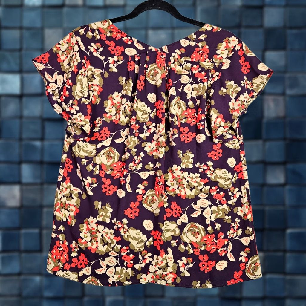 Vintage CAbi Women's XS Purple Floral V-Neck Blouse Size XS / US 0-2 / IT 36-38 - 1 Thumbnail