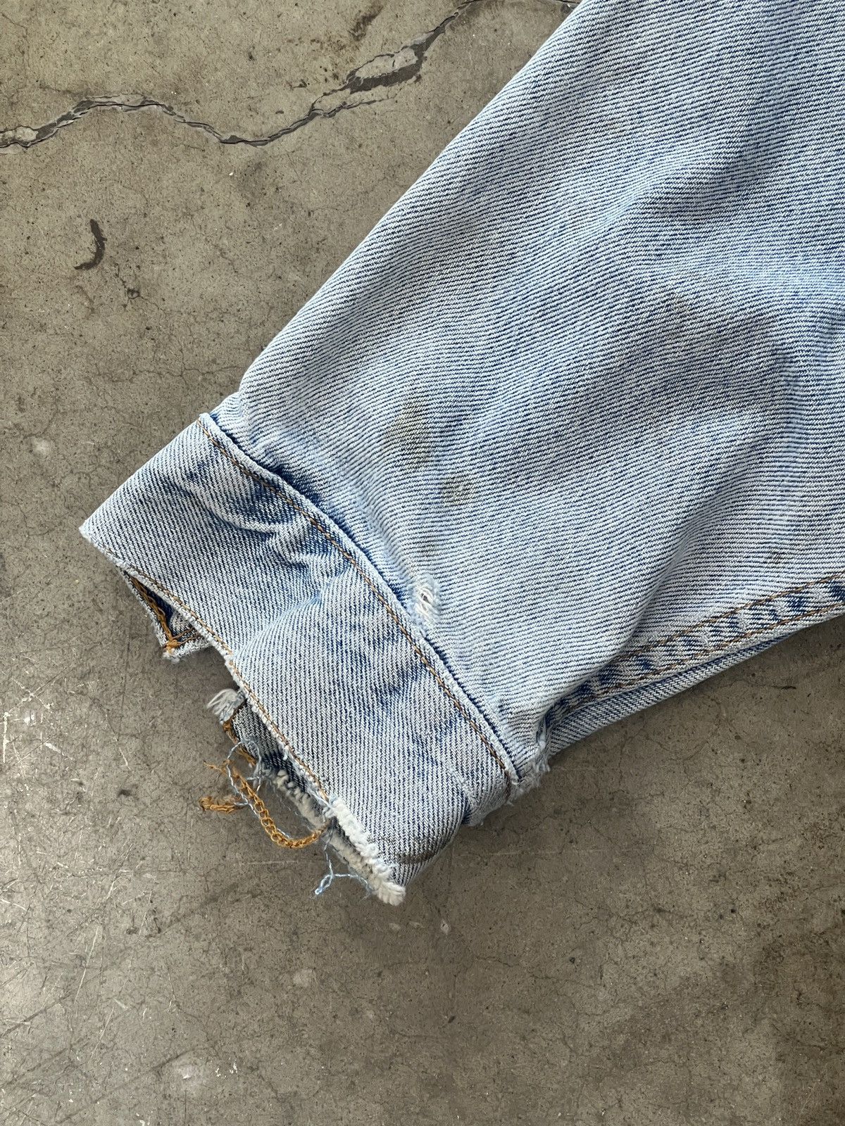 Levi's Vintage Levi's Denim Jacket Distressed Large Size US L / EU 52-54 / 3 - 8 Thumbnail