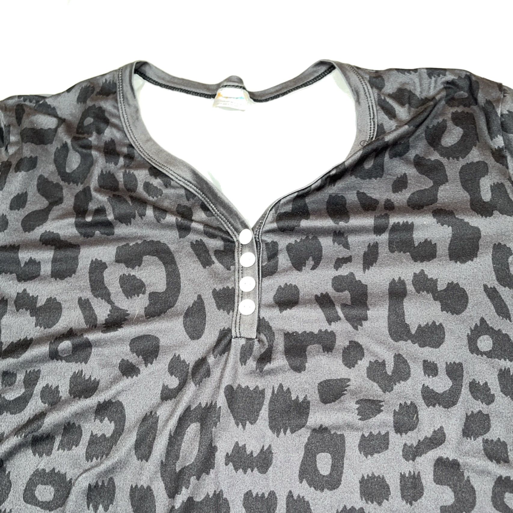 Vintage Shirley & Stone Shirt Women’s 2XL Black Leopard Animal Print Knit Thermal Henley Pullover Button Neck Top Long Sleeve Size XXL / US 16-18 / IT 52-54 - 4 Thumbnail