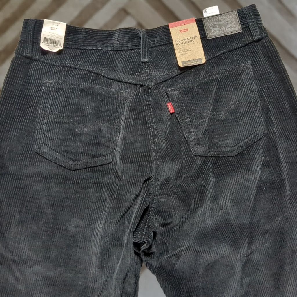 Levi's Levi's High-Waisted Mom Jeans Black Corduroy 33x30 Women 5-Pocket Vintage Style NWT Fall Winter Size 24" / US 00 / IT 34 - 1 Thumbnail