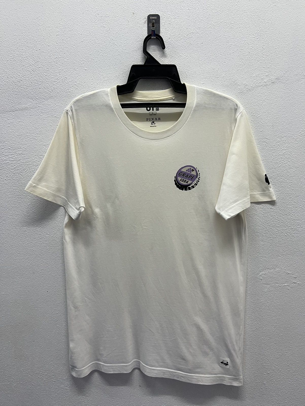 Disney × Uniqlo UNIQLO DISNEY PIXAR UP GRAPE SODA TEE SHIRT Size US L / EU 52-54 / 3 - 1 Thumbnail