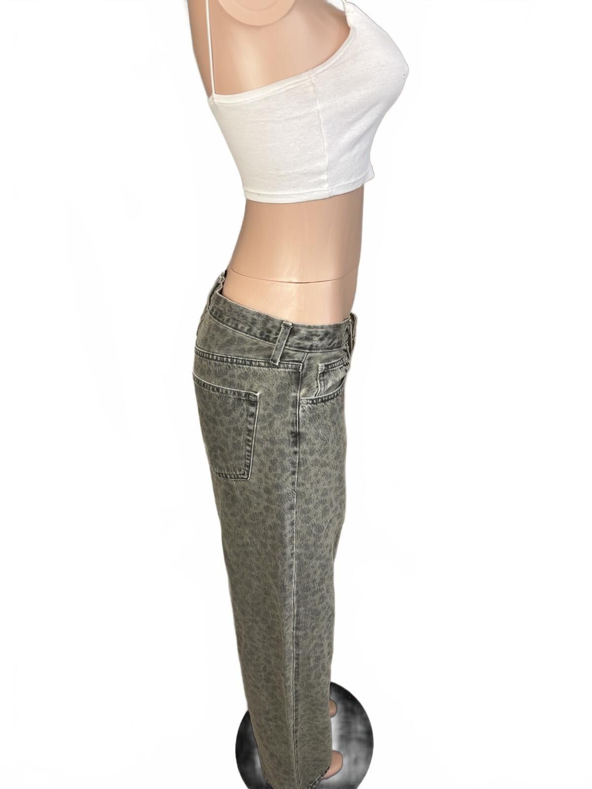 Unknown London Boho Y2K Gray Leopard Print Mid-Rise 90s Baggy Jeans. Size 6 Size 28" / US 6 / IT 42 - 7 Thumbnail