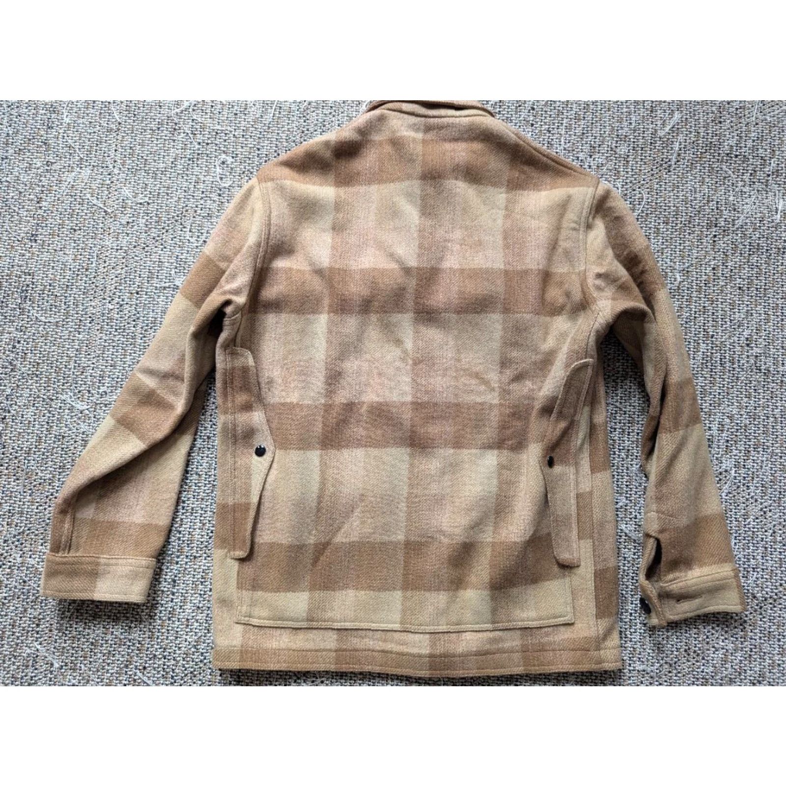 VINTAGE Pendleton Jacket Coat Men M Pendleton Plaid Brown Wool 42 Chest 31 Front Length 23 Seams 19 Shoulders 24.5 Arm Mens Bag?