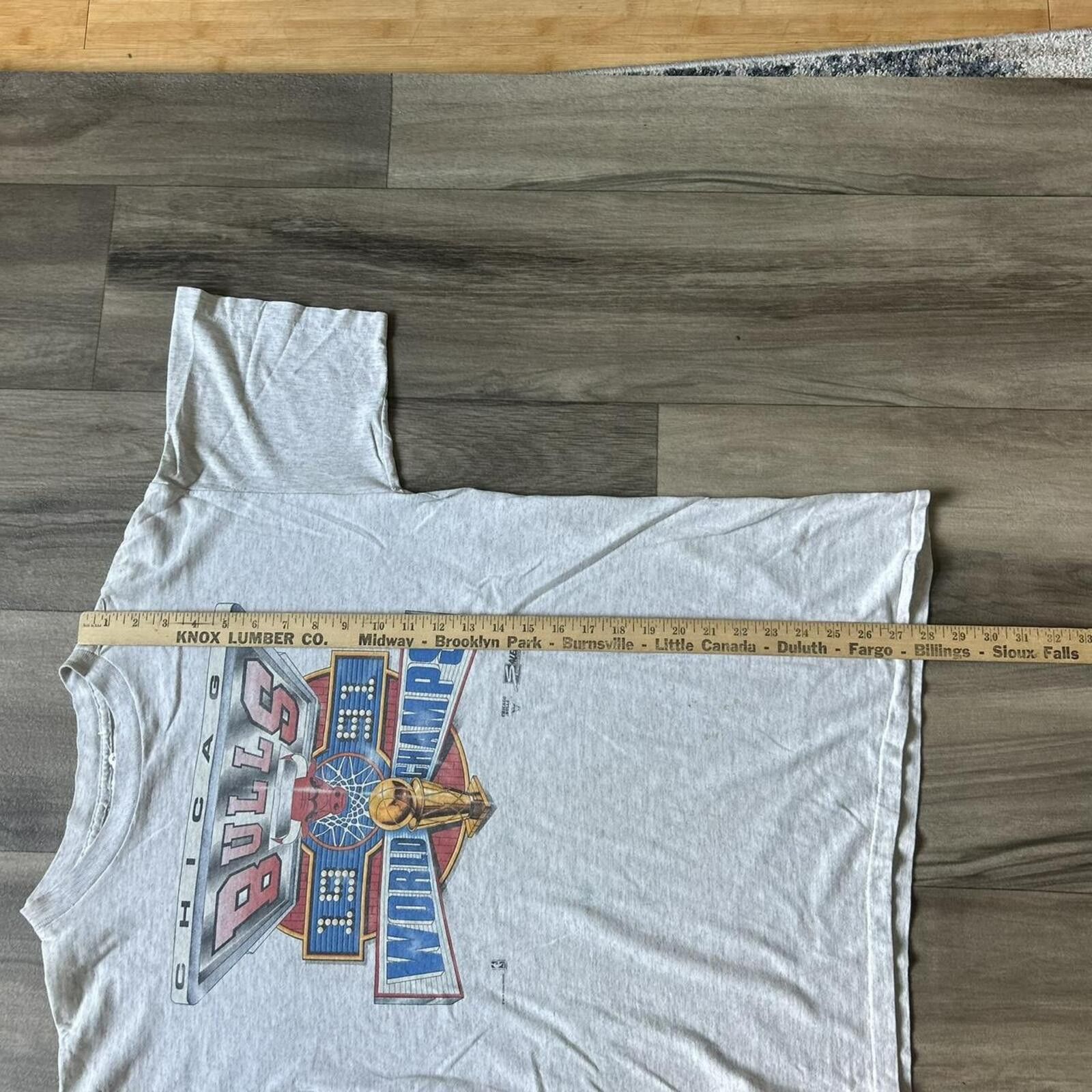 Salem Sportswear Vintage 1991 NBA Chicago Bulls t shirt size L basketball Size US L / EU 52-54 / 3 - 5 Thumbnail