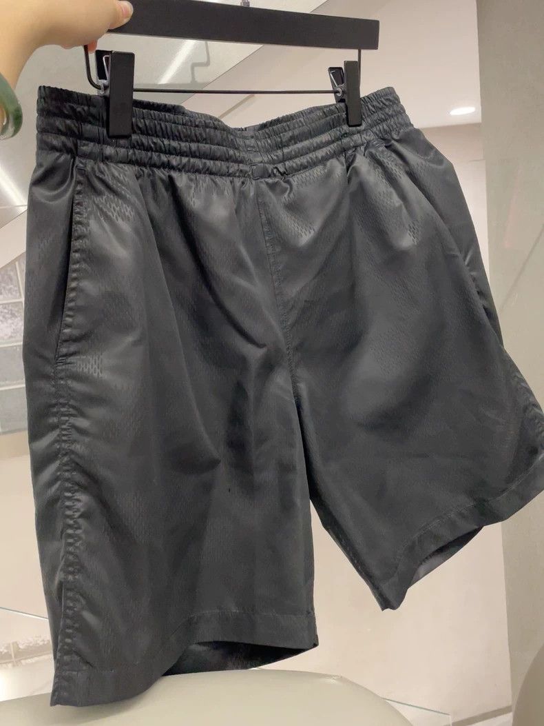 Louis Vuitton Louis Vuitton size m SS25 25 Early Spring Solid Elastic Tr Size US 30 / EU 46 - 6 Thumbnail