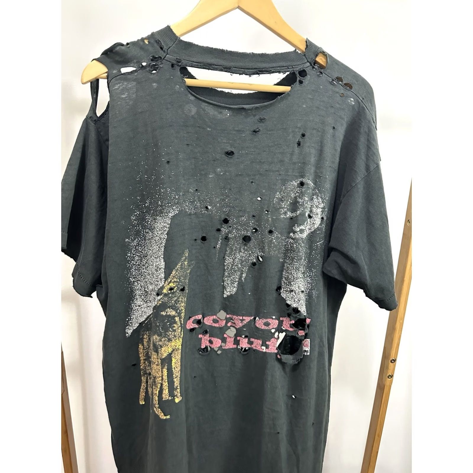 Marlboro VTG 90s Marlboro Coyote Super Thrashed Faded Worn Distressed Pocket T-Shirt XL Men Black Marlboro Shirt XL Mens Size US XL / EU 56 / 4 - 3 Thumbnail