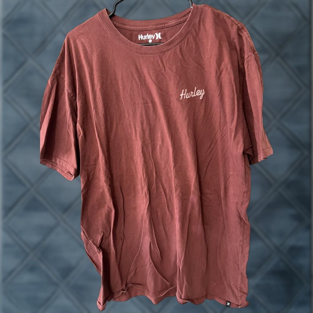 Hurley VINTAGE Hurley T-Shirt Shirt Men Large Red Logo Crew Neck Short Sleeve 2010s Sports Beach California Mens Size US L / EU 52-54 / 3 - 1 Thumbnail
