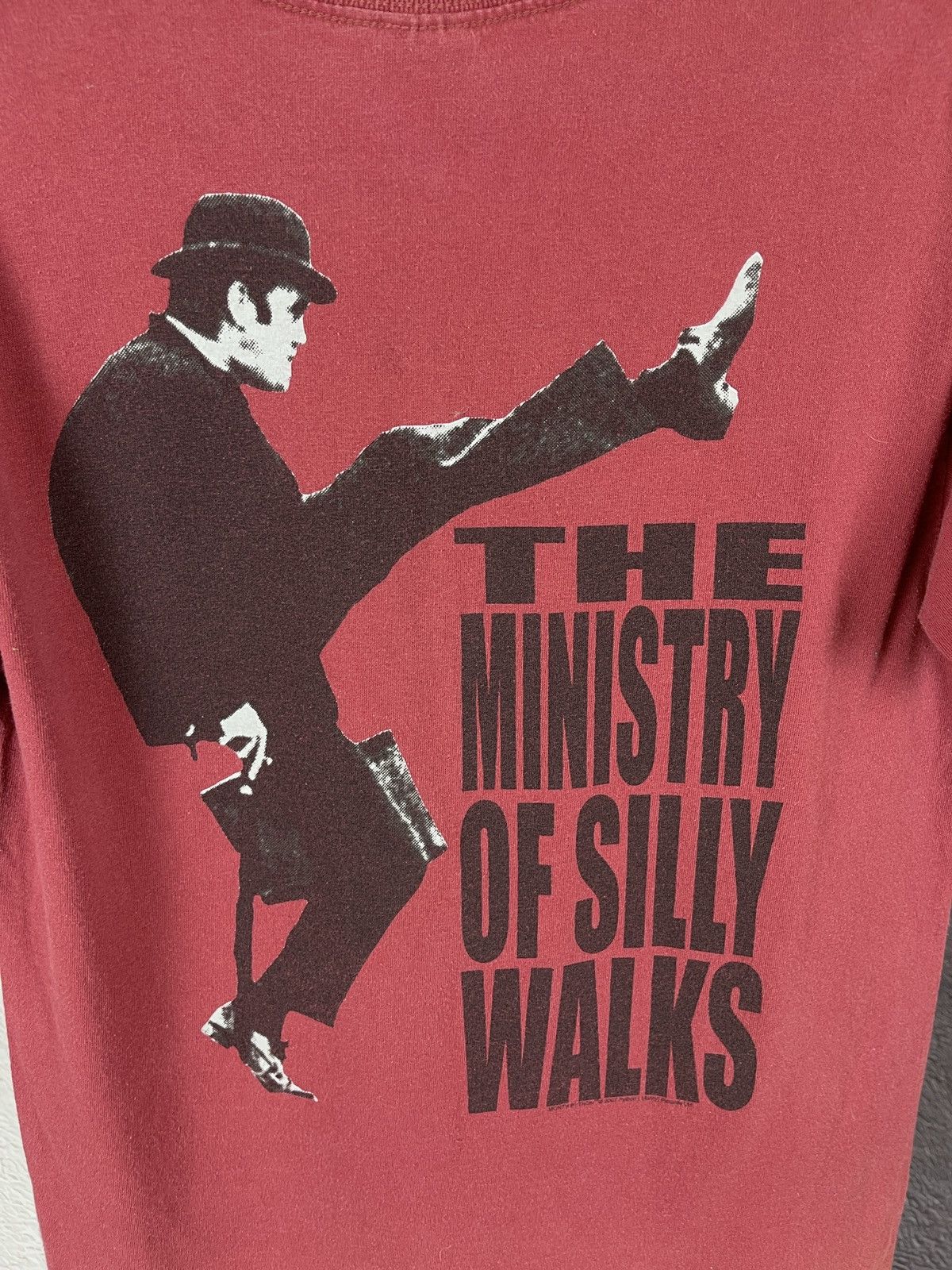Vintage Vintage 2001 THE MINISTRY OF SILLY WALKS comedy tv show Size US M / EU 48-50 / 2 - 8 Thumbnail