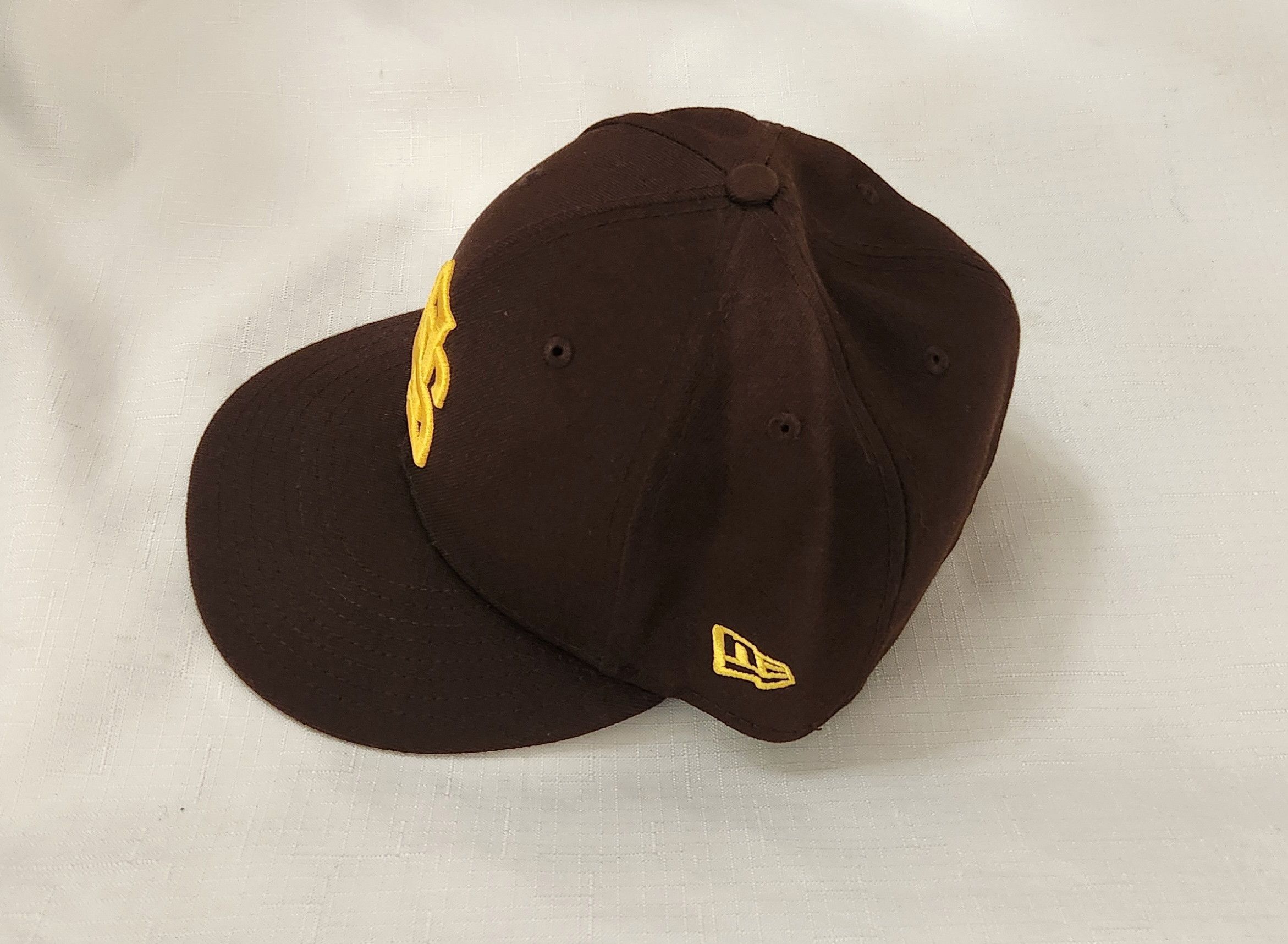 New Era New Era 7 1/8 Upside Down Logo Exclusive San Diego Padres Size ONE SIZE - 2 Thumbnail