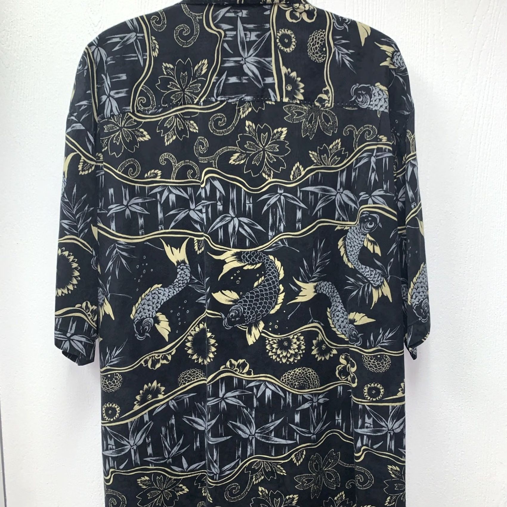 Tommy Bahama TOMMY BAHAMA Shirt Men XL Black Silk Short Sleeve Button-Up Hawaiian Koi Fish Size US XL / EU 56 / 4 - 5 Thumbnail