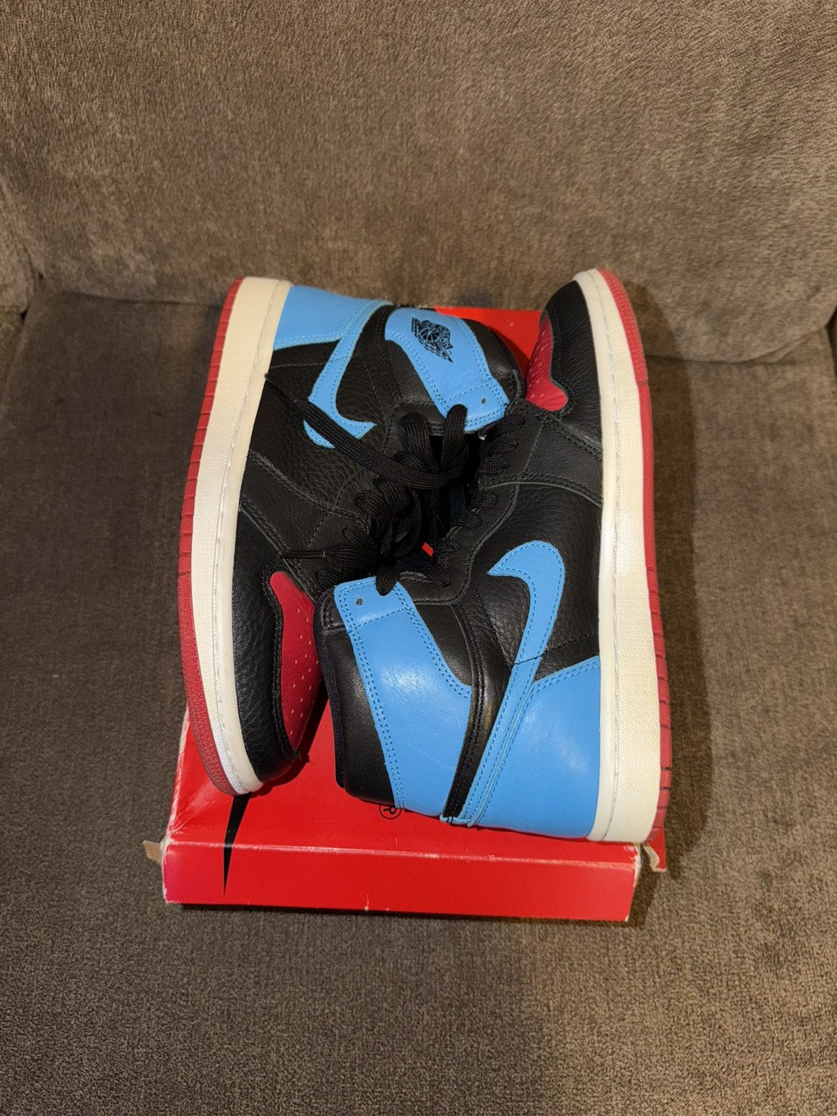 Jordan Brand Size 5.5Y/ 7W- Jordan 1 High OG UNC To Chicago 2020 Size US 5.5 / EU 38 - 2 Thumbnail