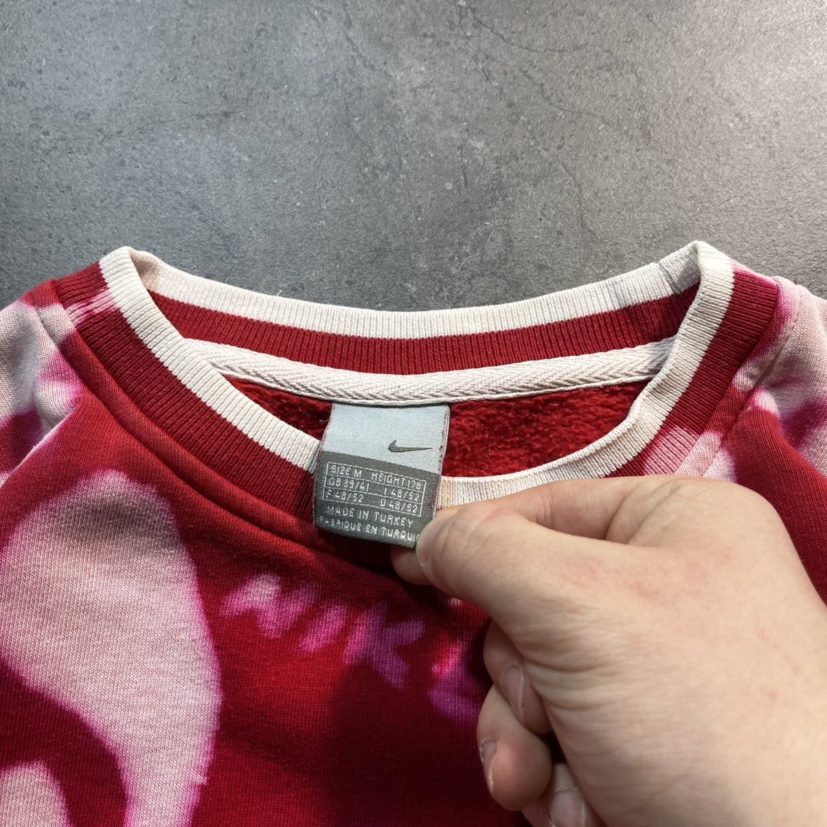 Nike Vintage 00s Nike Tie Dye Custom Boxy Sweatshirt Crewneck Size US L / EU 52-54 / 3 - 9 Thumbnail