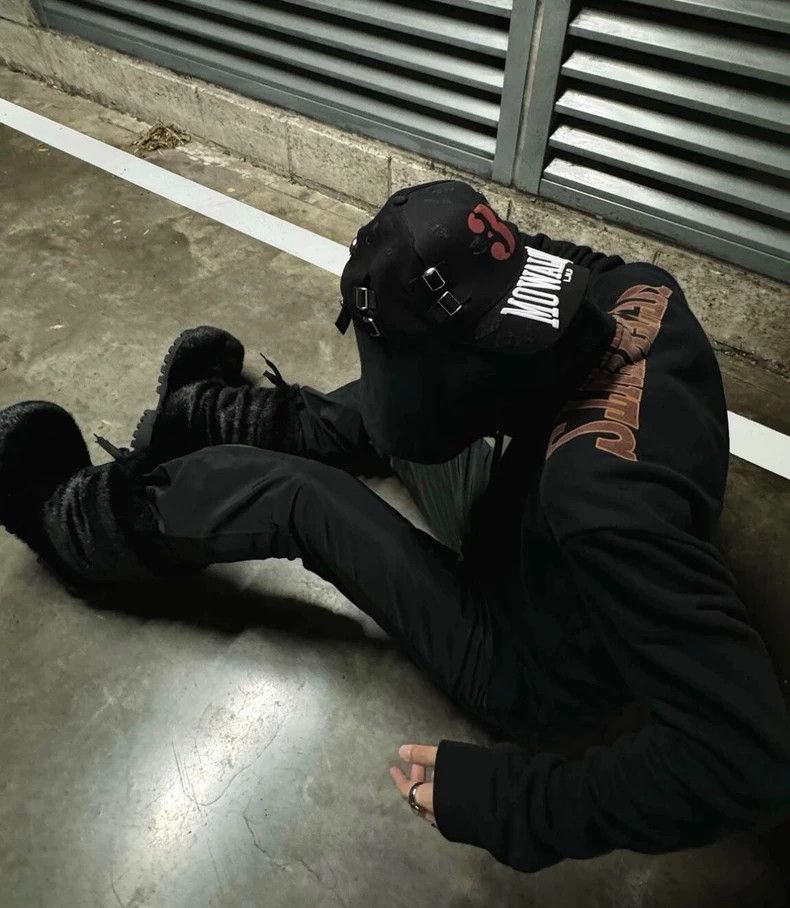 Vetements Vetements 18Aw Shaped Black Cut hoodie 2506-Nextarrow Size US XS / EU 42 / 0 - 9 Thumbnail