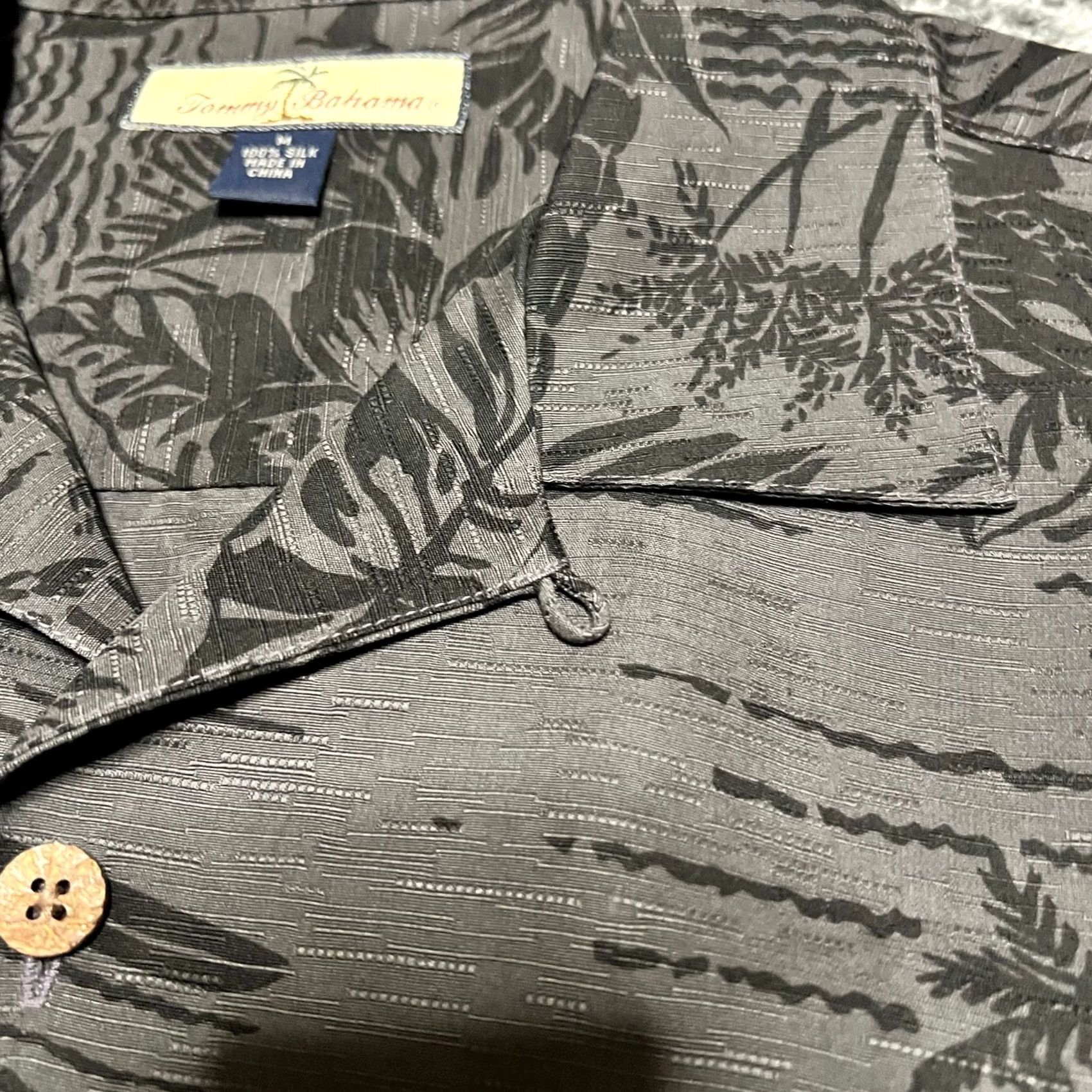 Tommy Bahama Tommy Bahama Camp Shirt Mens Medium Gray Hawaiian Floral Silk Short Sleeve Mens Size US M / EU 48-50 / 2 - 3 Thumbnail