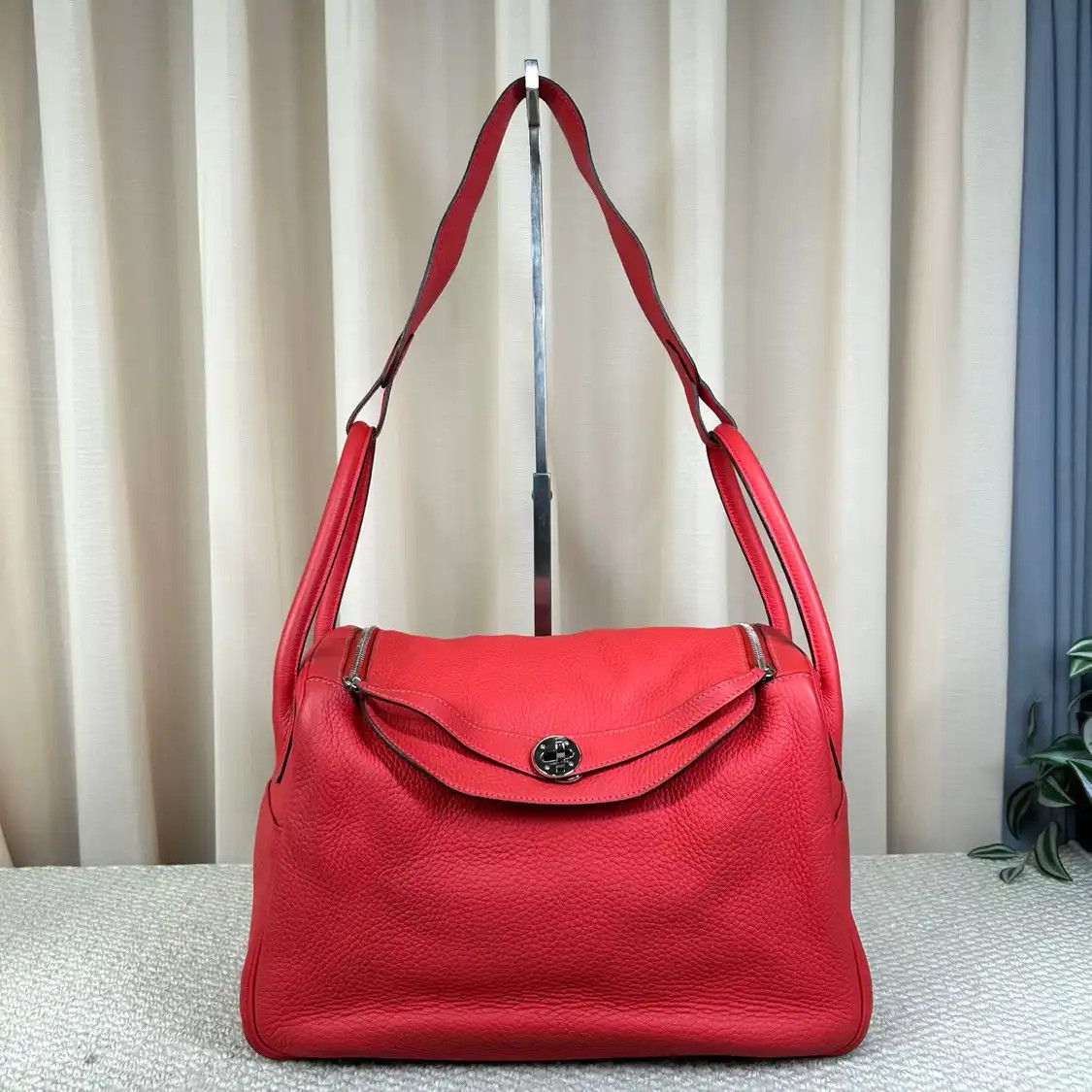 Hermes Hermes Lindy 34 coral red Clemence cowhide leather Lindy bag shoulder bag silver Size ONE SIZE - 1 Thumbnail