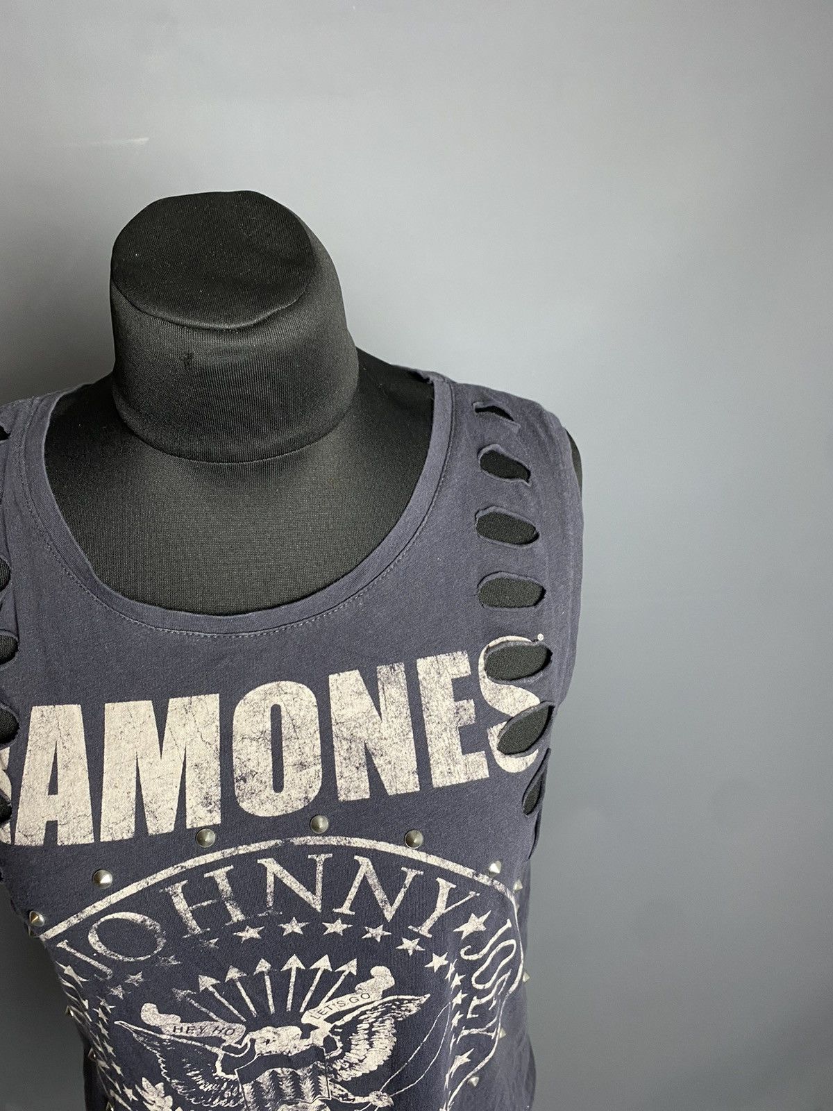 Band Tees The Ramones Blitzkrieg Bop Tank Top Distressed Skipes Size US L / EU 52-54 / 3 - 3 Thumbnail