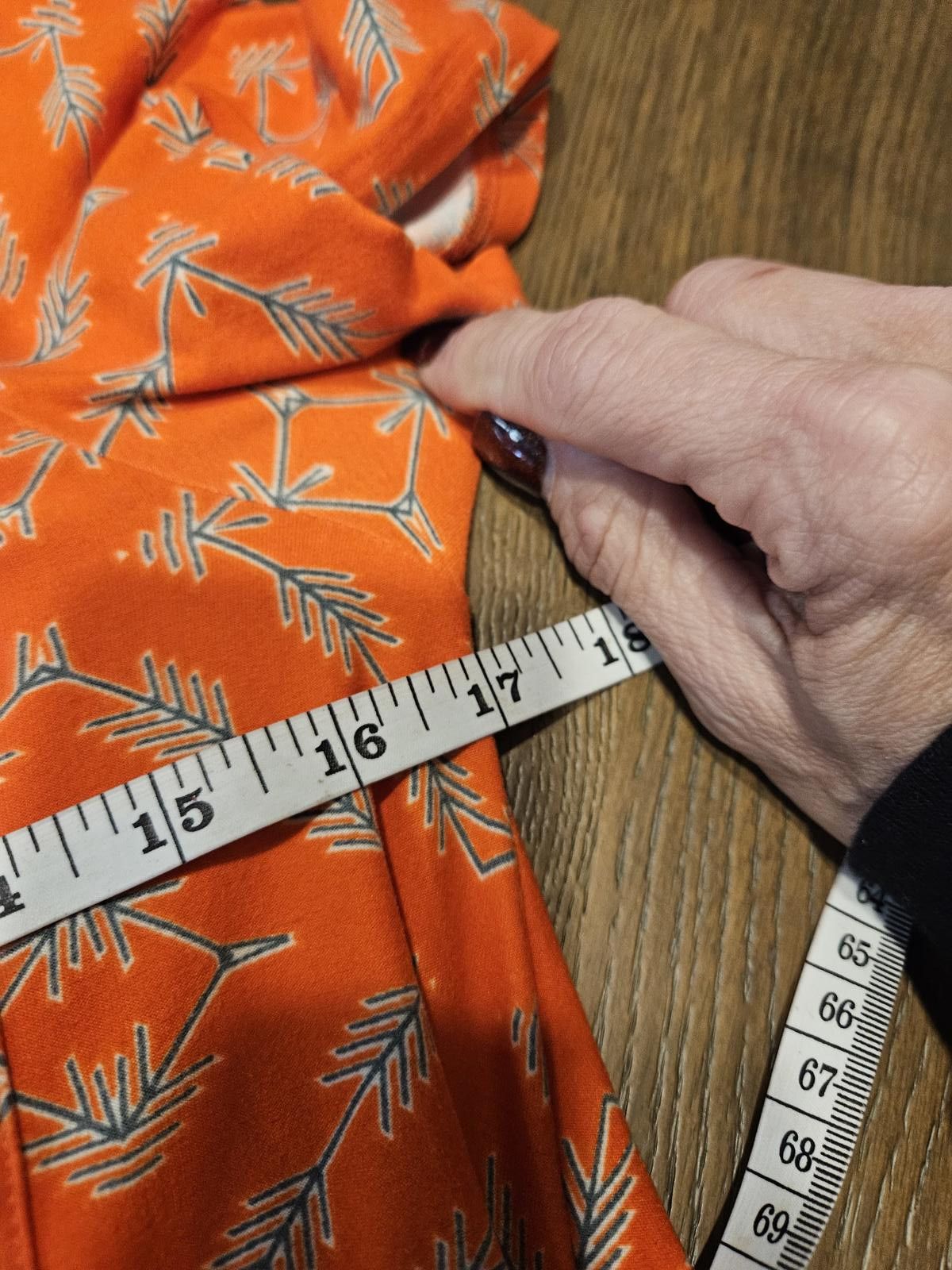 Designer LulaRoe Orange Print Hi-low Short Sleeve with Pocket #366 Size XXS / US 00 / IT 34 - 7 Thumbnail