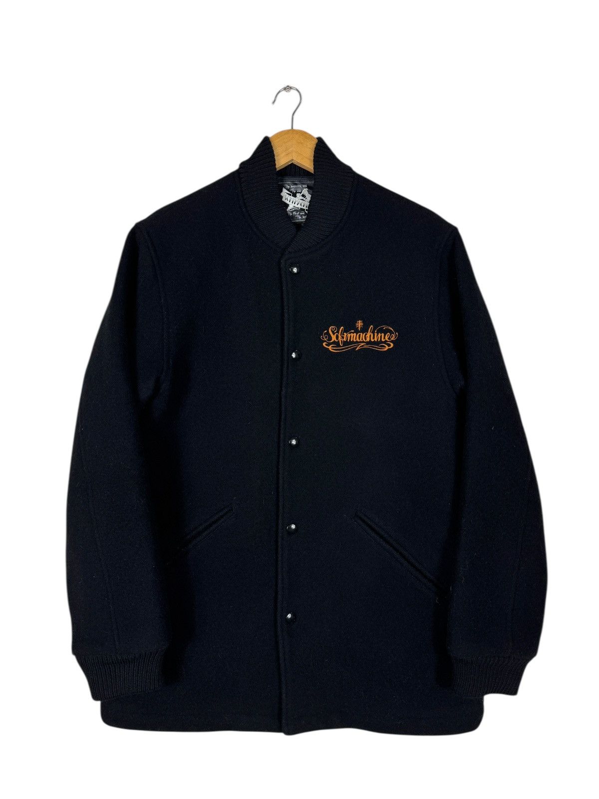 SOFTMACHINE 💥 SOFTMACHINE EMBROIDERY LOGO VARSITY BOMBER JACKET SIZE L Size US L / EU 52-54 / 3 - 2 Thumbnail