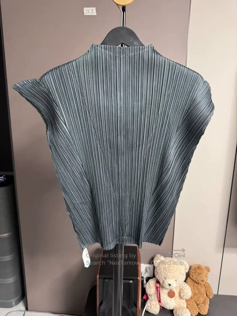Issey Miyake Issey Miyake Charcoal Black Cap Sleeve T-shirt Size S / US 4 / IT 40 - 2 Thumbnail