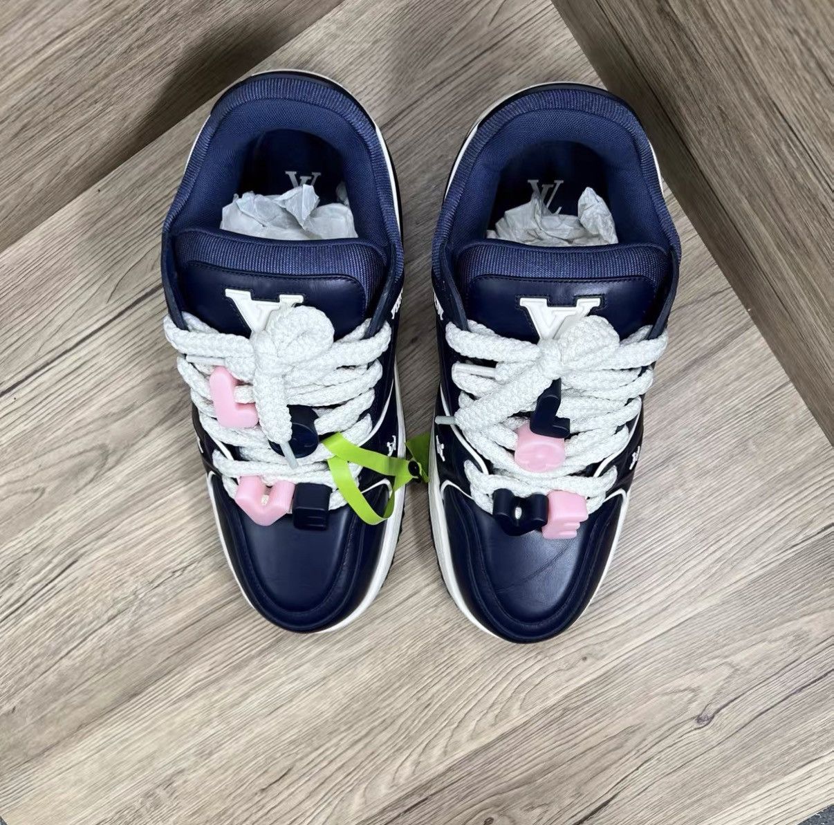 Louis Vuitton Louis Vuitton Trainer Valentine's Day Sneakers J41 Size US 9.5 / EU 42-43 - 4 Thumbnail