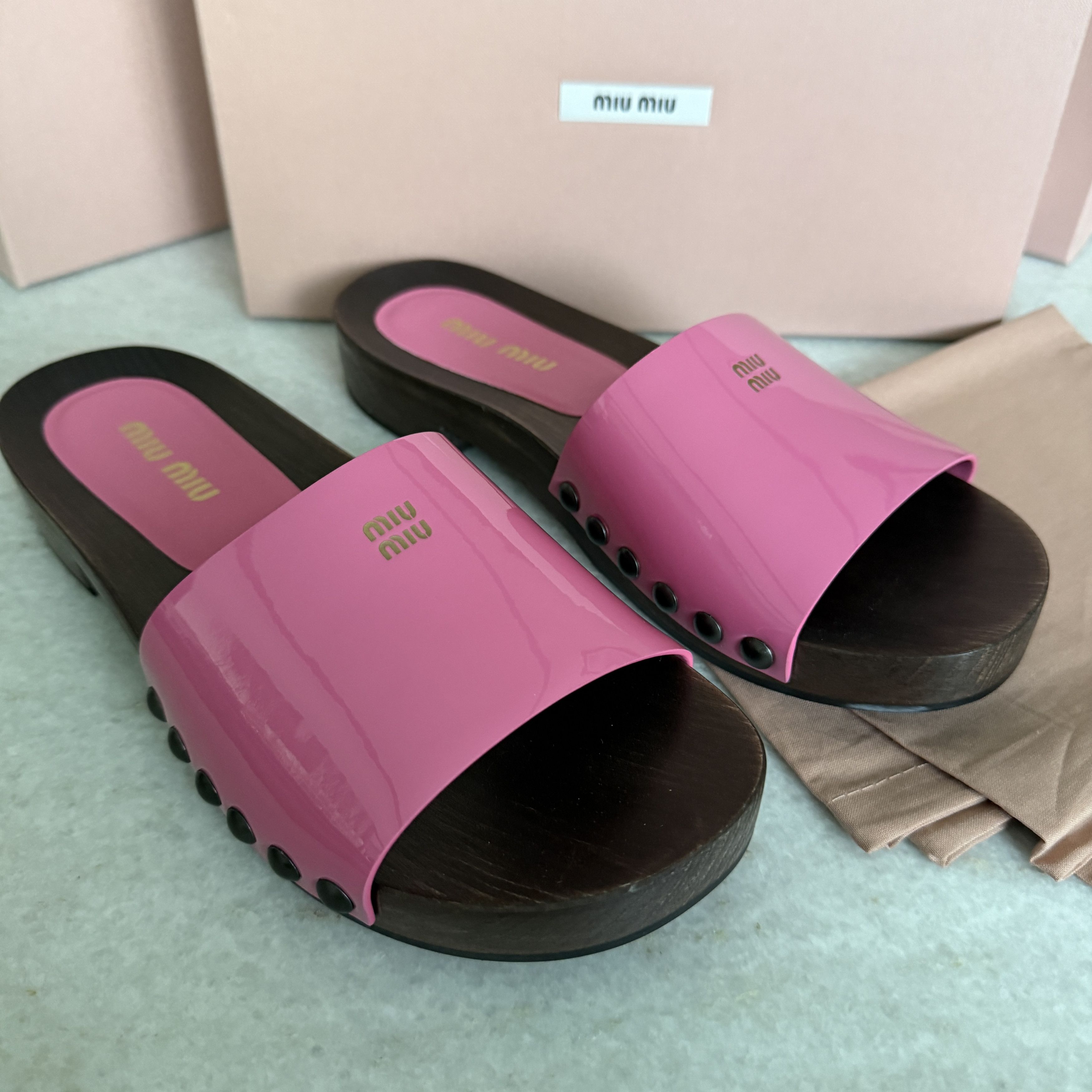 Miu Miu MIU MIU 5Z425E Fuschia Patent Leather Clogs. 36 Sandals Size US 6 / IT 36 - 6 Thumbnail