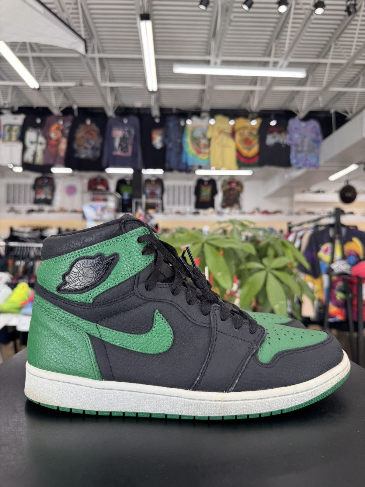 Jordan Brand Air Jordan 1 Pine Green Black Size 10.5 (2020) Size US 10.5 / EU 43-44 - 6 Thumbnail