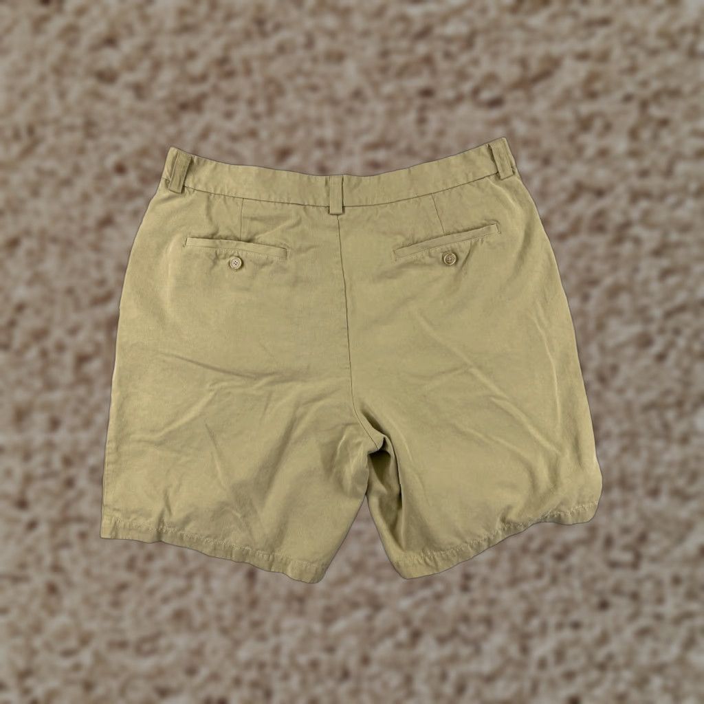 Tommy Bahama Tommy Bahama Shorts Mens 36 Beige Silk Pleated Front Comfort Waist Bermuda Beach Aloha 90s Mens Size US 36 / EU 52 - 1 Thumbnail