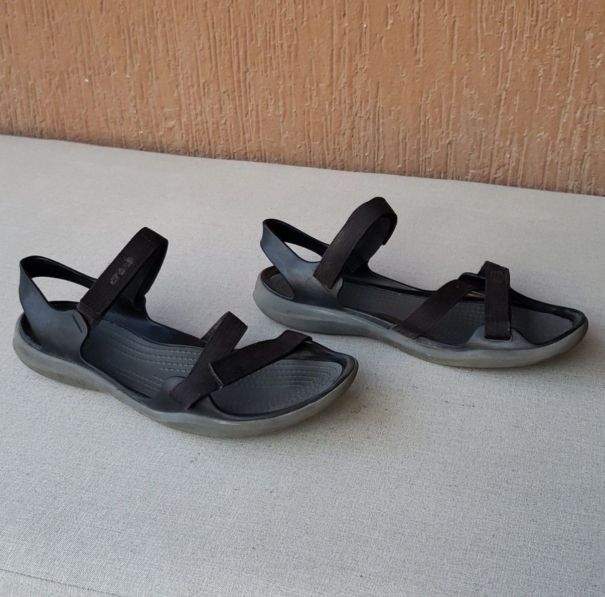 Crocs Croc Sandals, Size 8 Size US 8 / IT 38 - 6 Thumbnail