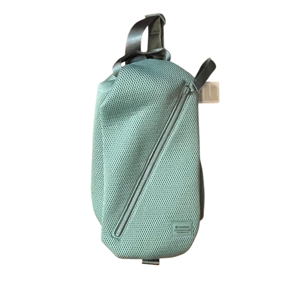 ?LULULEMON Fast Track Bag 8L
Knit Mesh Color Crater Blue Fast Track Bag 8L *Knit Mesh | Men main image 4